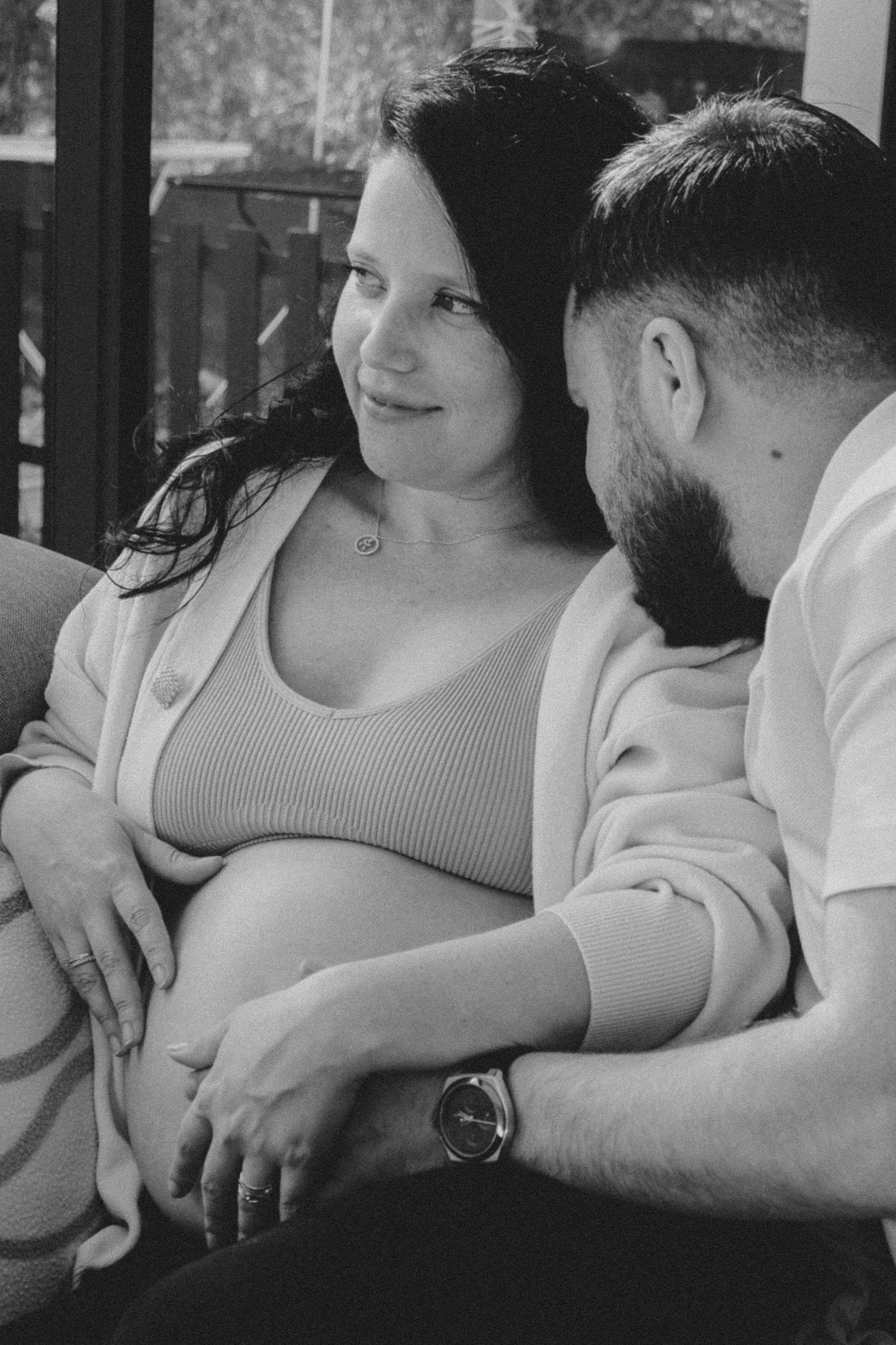 Sesión familiar embarazo. Fotografía profesional en Calafell - Elena Medvedeva