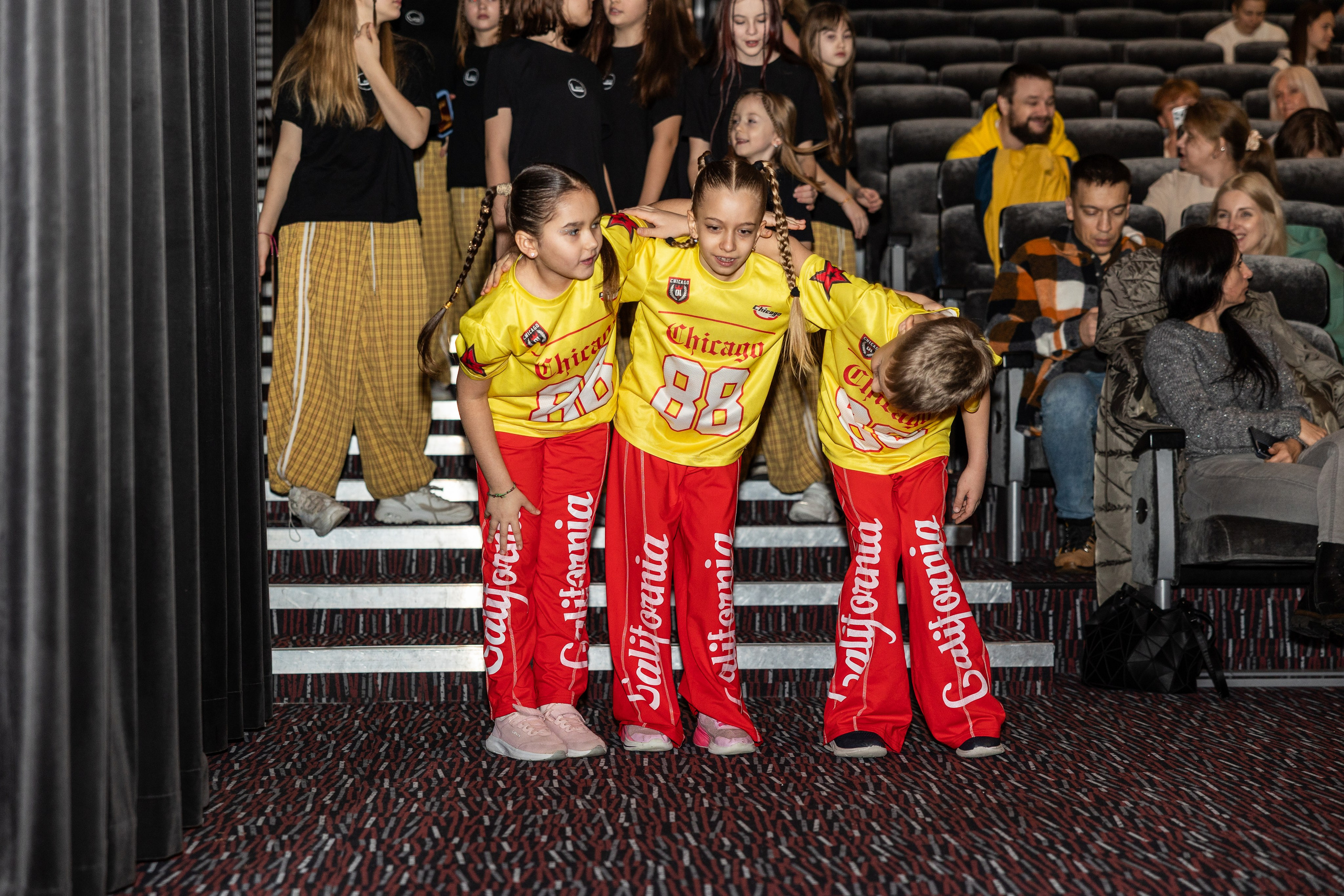 LEO DANCE SHOW WINTER 2025. Семейный и детский фотограф в Варшаве Мила Бобровская