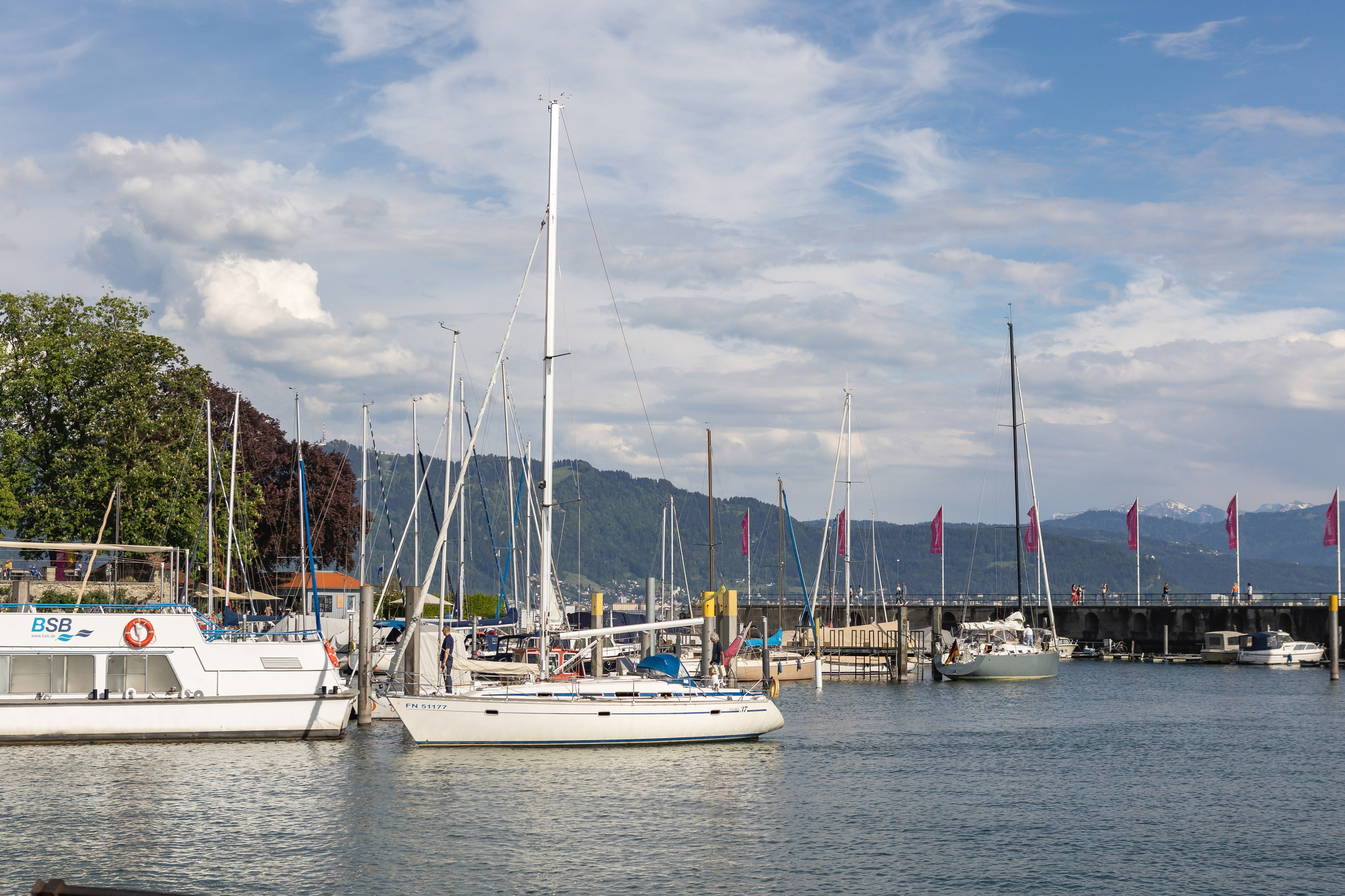 <img src="bild1.jpg" alt="Lindau Insel Fotografie kaufen"><img src="bild2.jpg" alt="Lindau Bodensee Bilder"><img src="bild3.jpg" alt="Lindau Altstadt Fotos kaufen"><img src="bild4.jpg" alt="Lindau Hafen Fotodruck"><img src="bild5.jpg" alt="Lindau Uferpromenade Wandbilder"><img src="bild6.jpg" alt="Lindau Kunstfotografie kaufen"><img src="bild7.jpg" alt="Lindau Leuchtturm und Löwe Bilder"><img src="bild8.jpg" alt="Lindau Innenstadt schöne Bilder"><img src="bild9.jpg" alt="Lindau Landschaftsfotografie kaufen"><img src="bild10.jpg" alt="Lindau Bodensee Fotos als Deko">