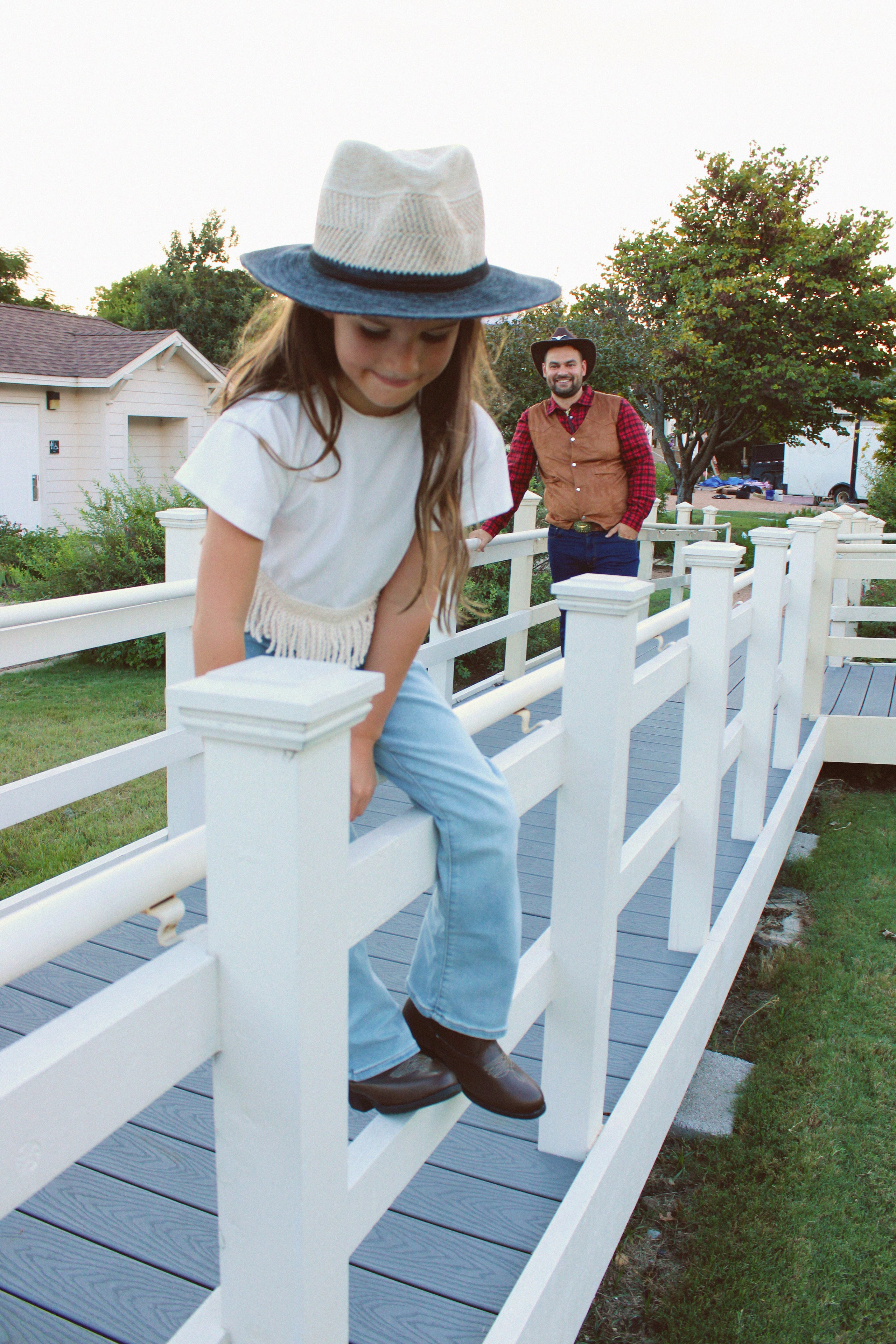 Texas Countryside Family Photoshoot in Cowboy Style. Lana Petrychenko — Portrait & Family Photographer. Valencia, Spain