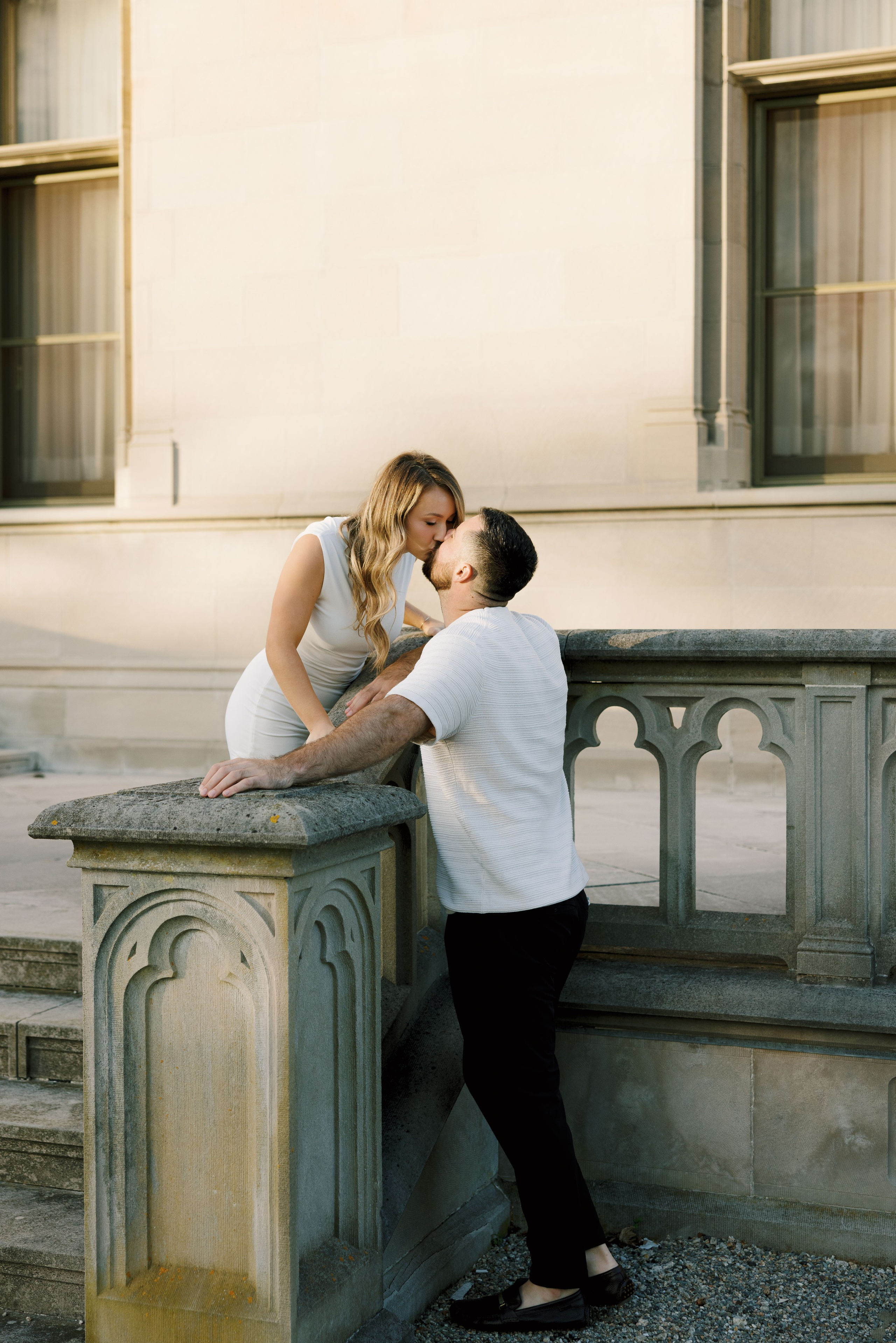 Coastal Elegance in Newport. Rhode Island Wedding Photographer Tati Simpson
