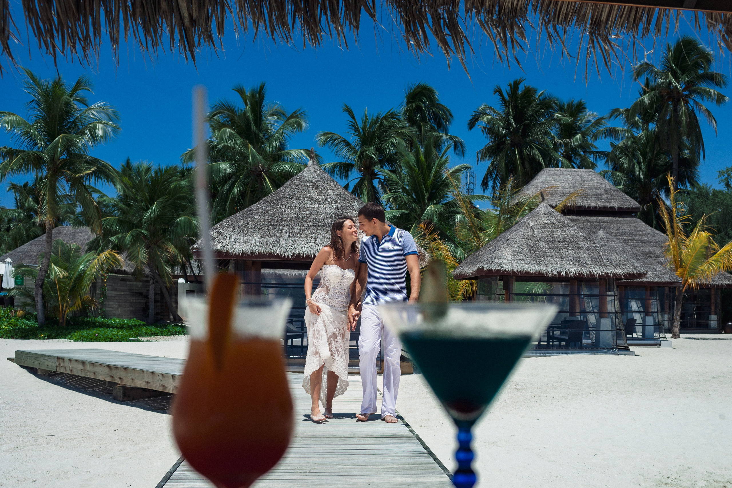 Фотограф в Ирландии Дублин Медовый месяц топ свадебных фотографов бокалы небо влюбленные