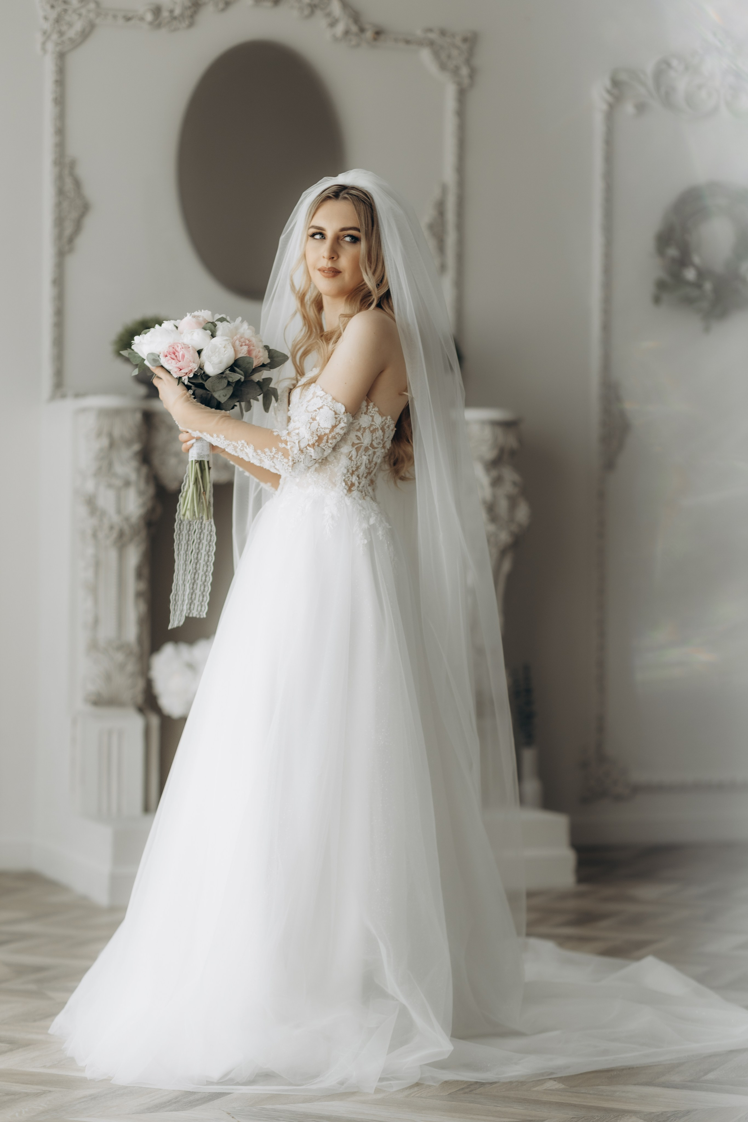 Nikolly & Constantin. Home