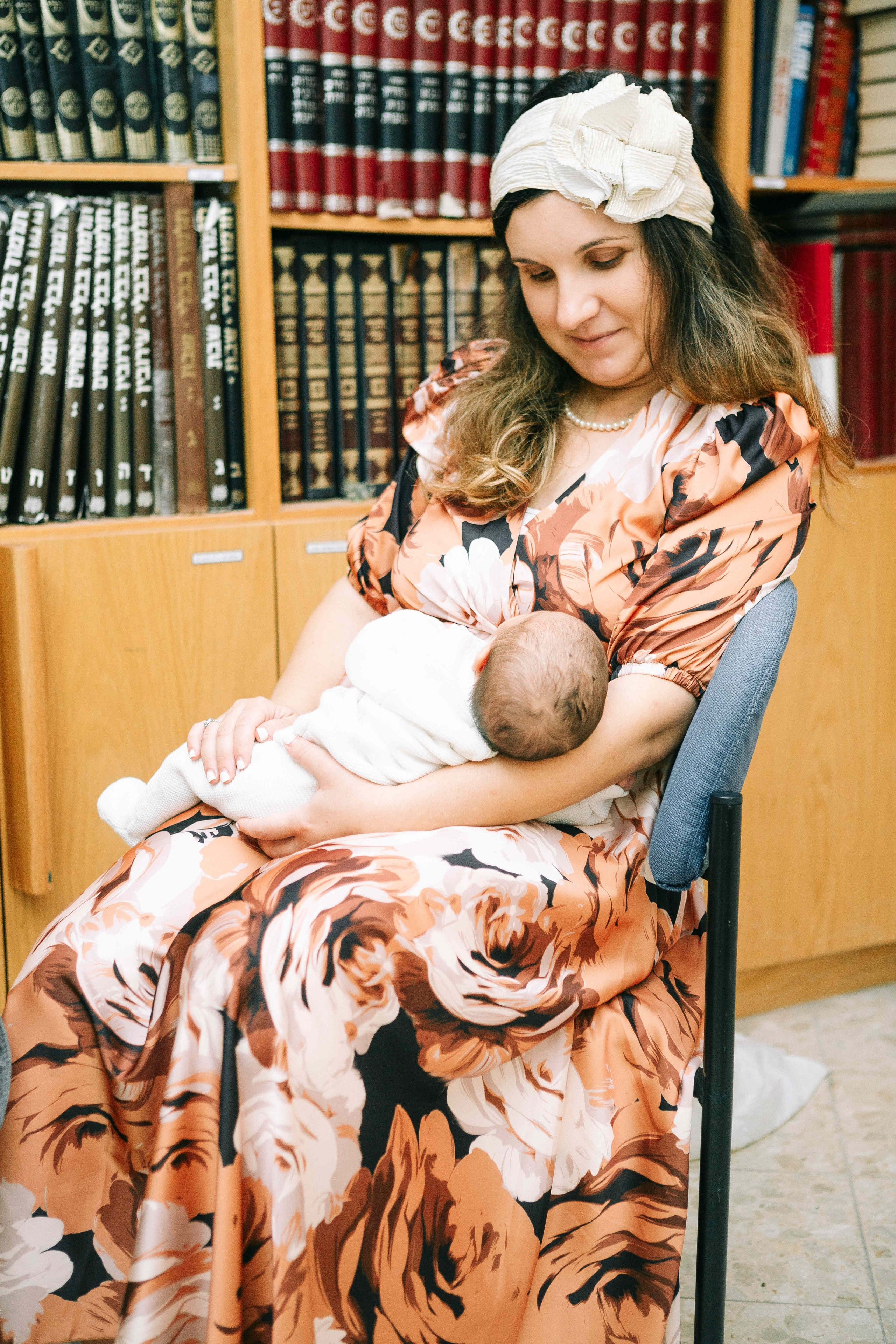 BRITH MILA IN THE SMALL SYNAGOGUE. PHOTOGRAPHER IN ISRAEL