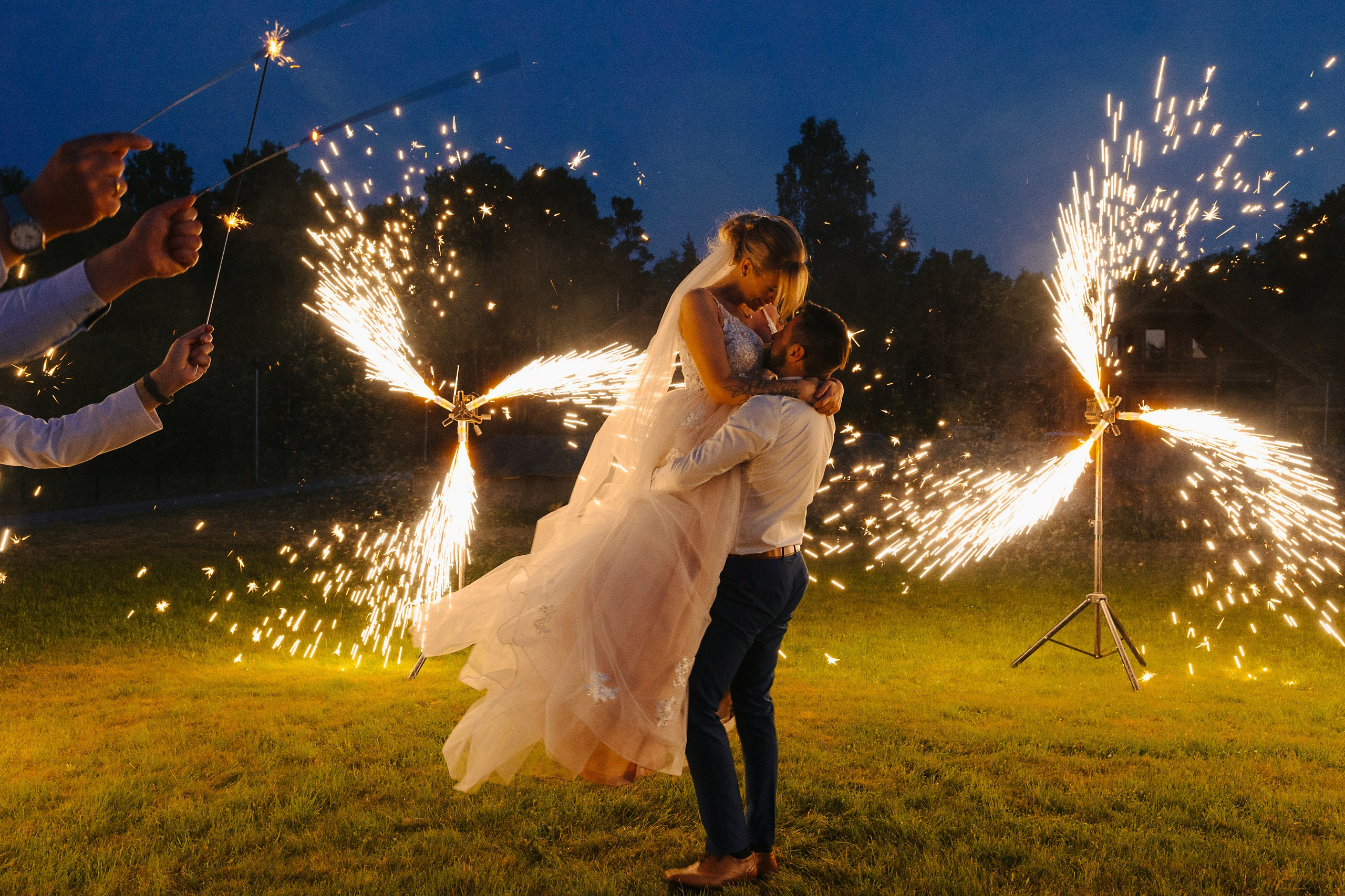 Летний свадебный фоторепортаж в Риге и Alberta Muiza. Евгений Тимофеев | Свадебный и контент-фотограф и видеограф в Риге