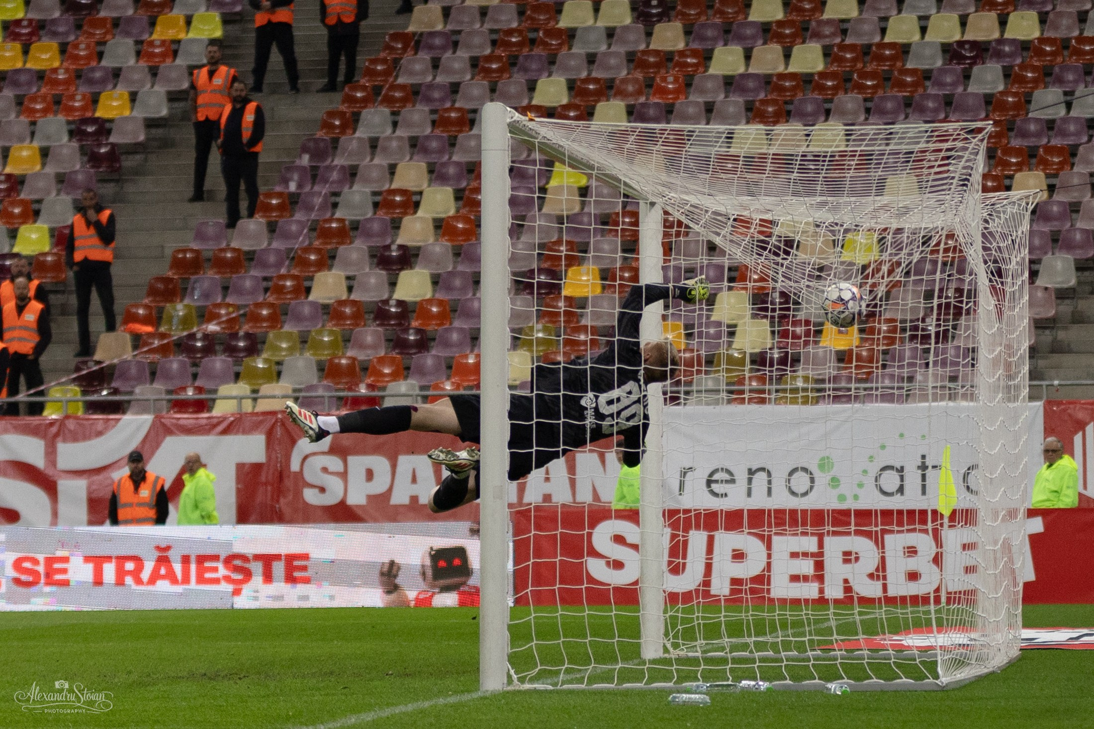 Dinamo — CFR Cluj. Http://www.alexphoto.ro