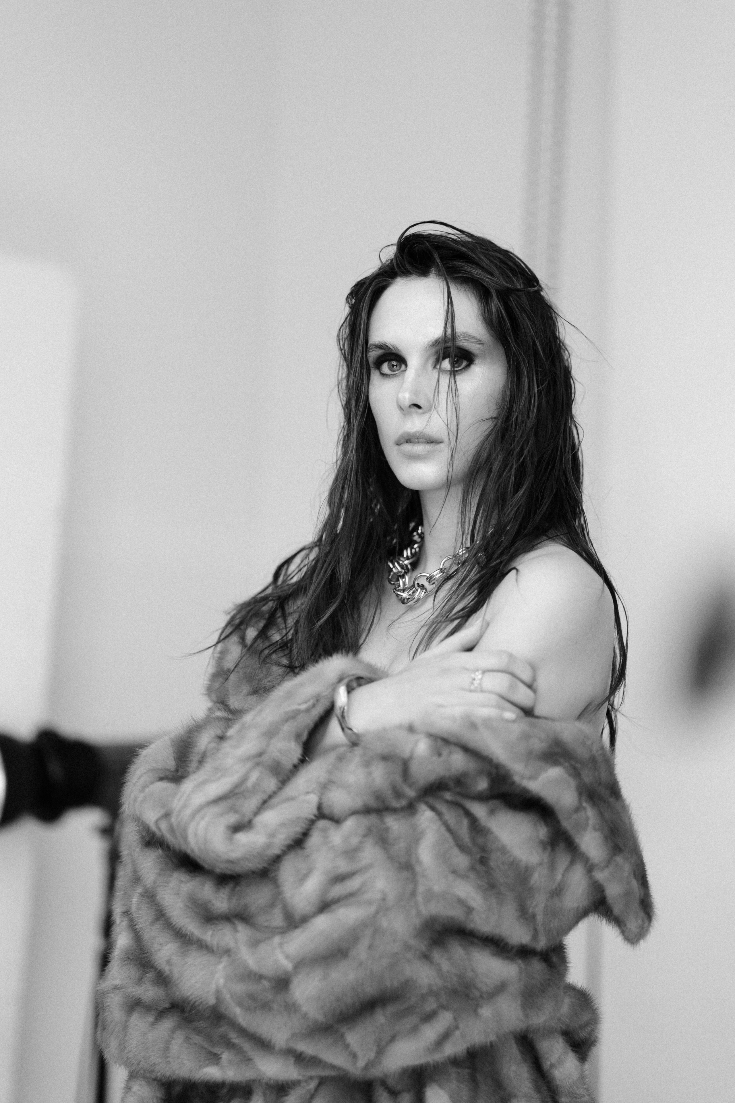 Ritratti Artistici | Esplorazione di Espressioni e Identità. Fotografa maternity, family e business a Pomezia e Roma – Simona Henkel