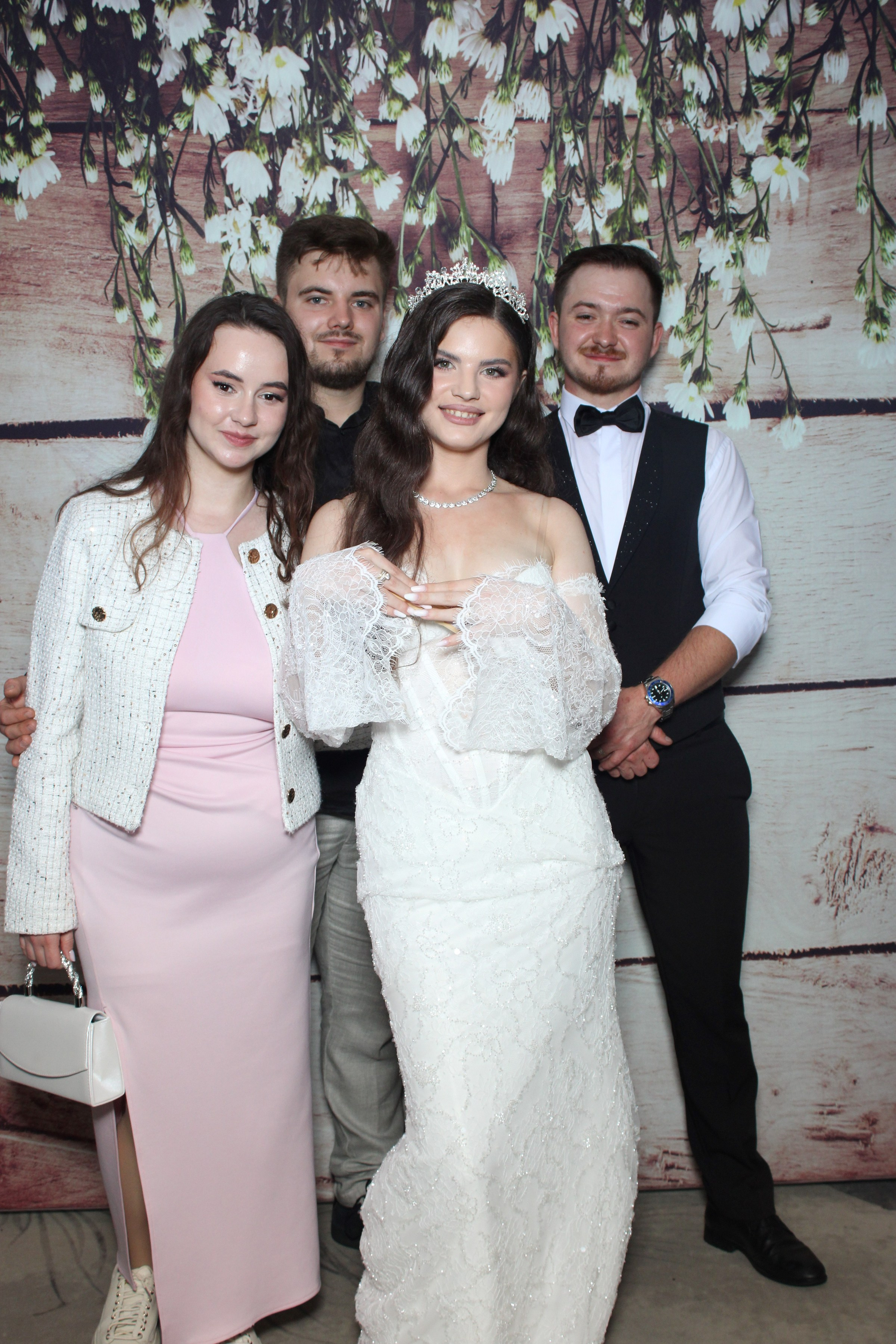 Nunta Denisa & Daniel – Zâmbete și distracție cu Oglinda Amintirilor Suceava