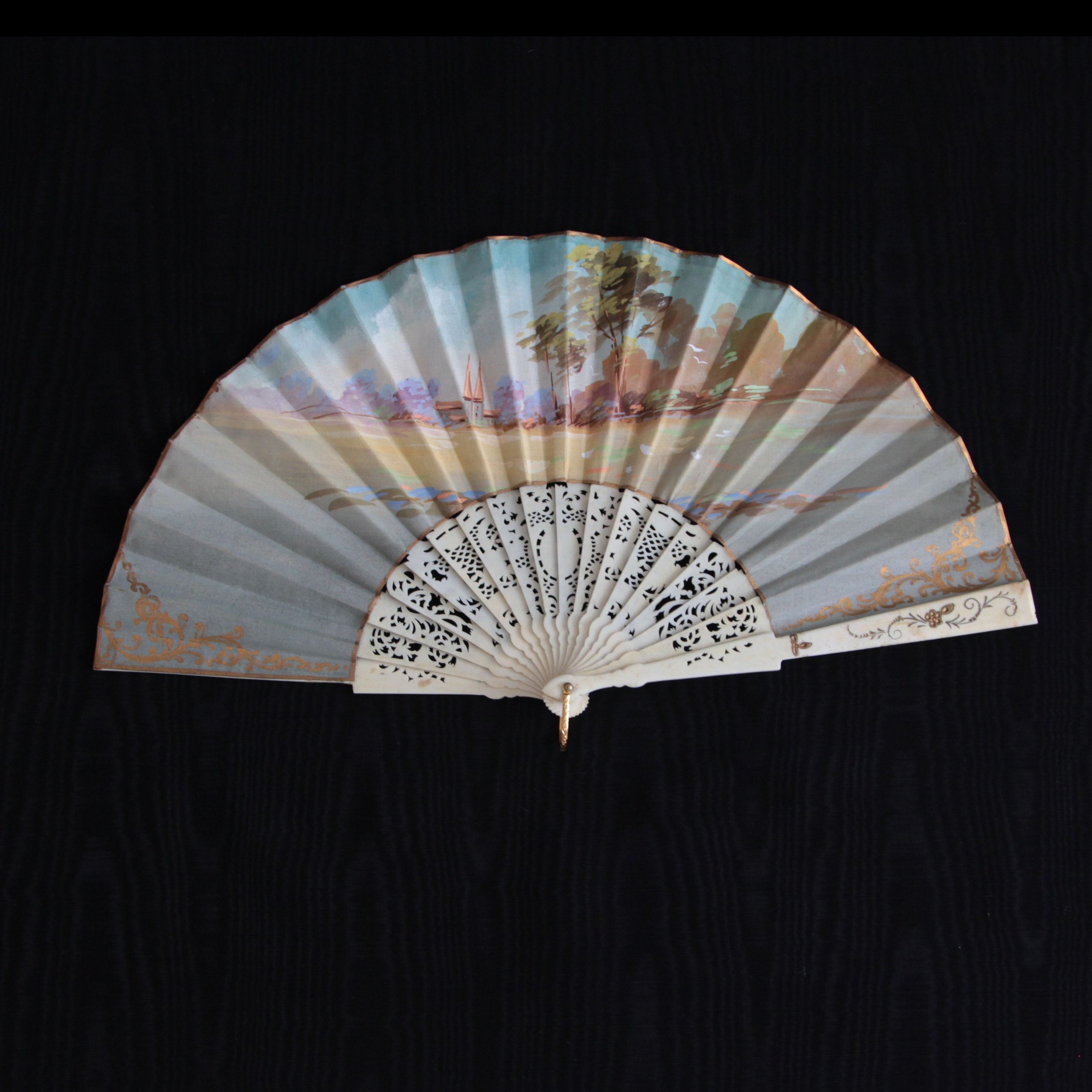 Fantheball. Современнные и актикварные украшения в Барселоне, Москве и Санкт-Петербурге