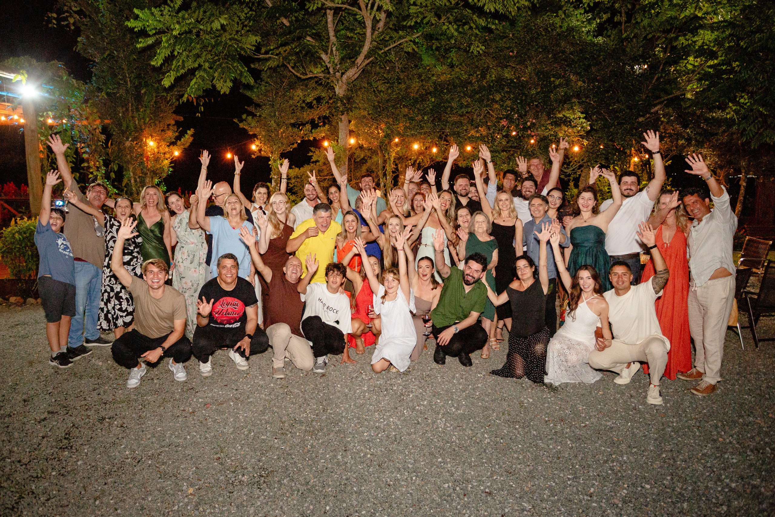 Comemoração de aniversário em uma vinícola no pôr do sol — Ivana Oleskovicz