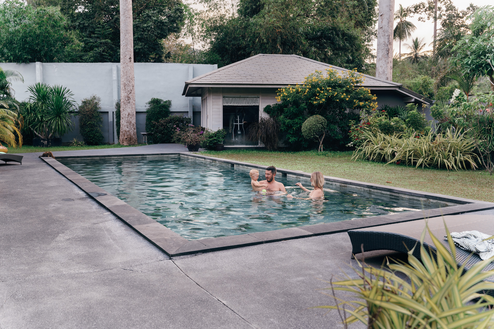 Family photoshoot at the villa. DiaFoto — Wow Photographer in Barcelona | Premium Barcelona Photoshoot Experience