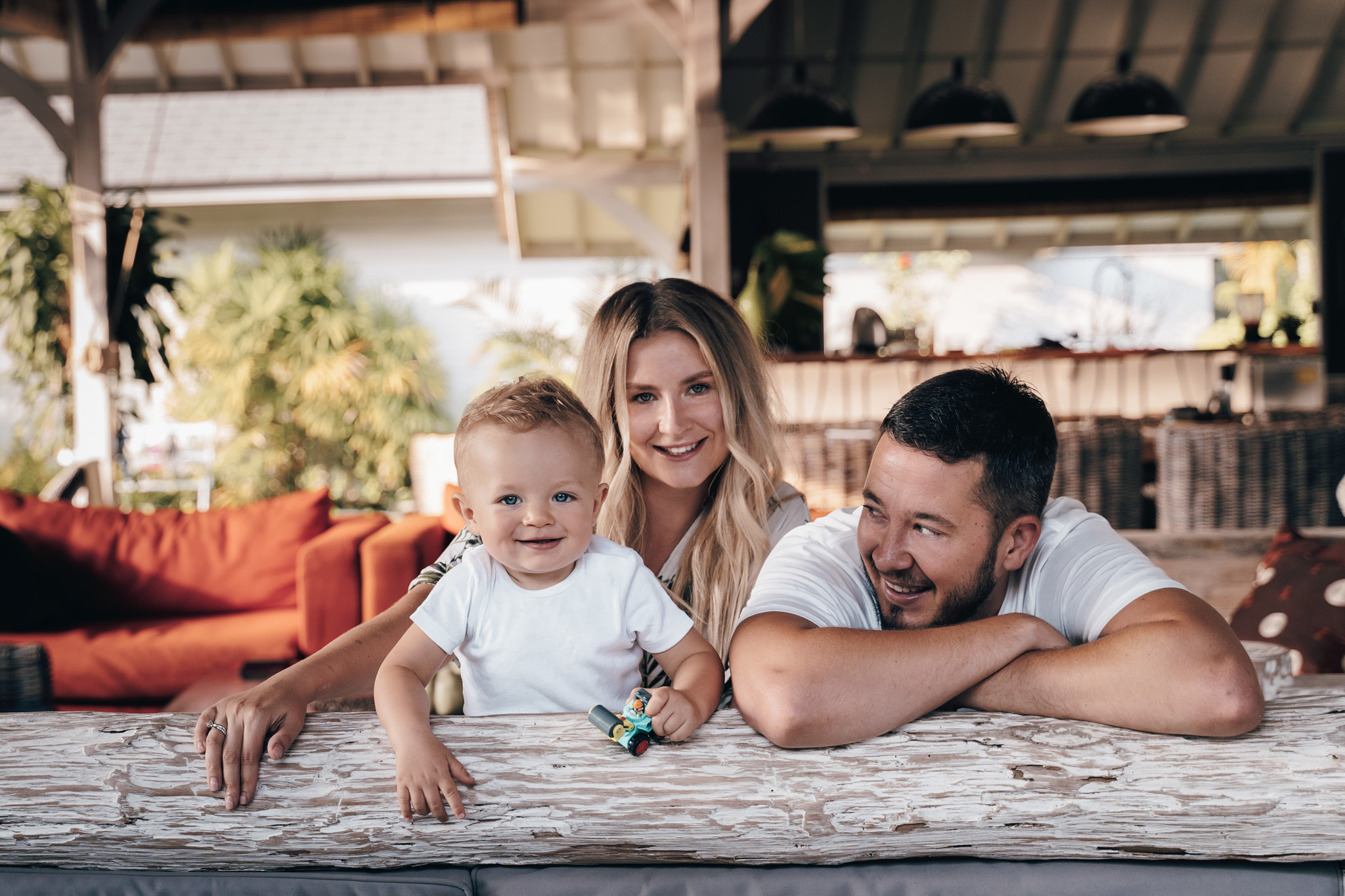 Family photoshoot at the villa. DiaFoto — Wow Photographer in Barcelona | Premium Barcelona Photoshoot Experience