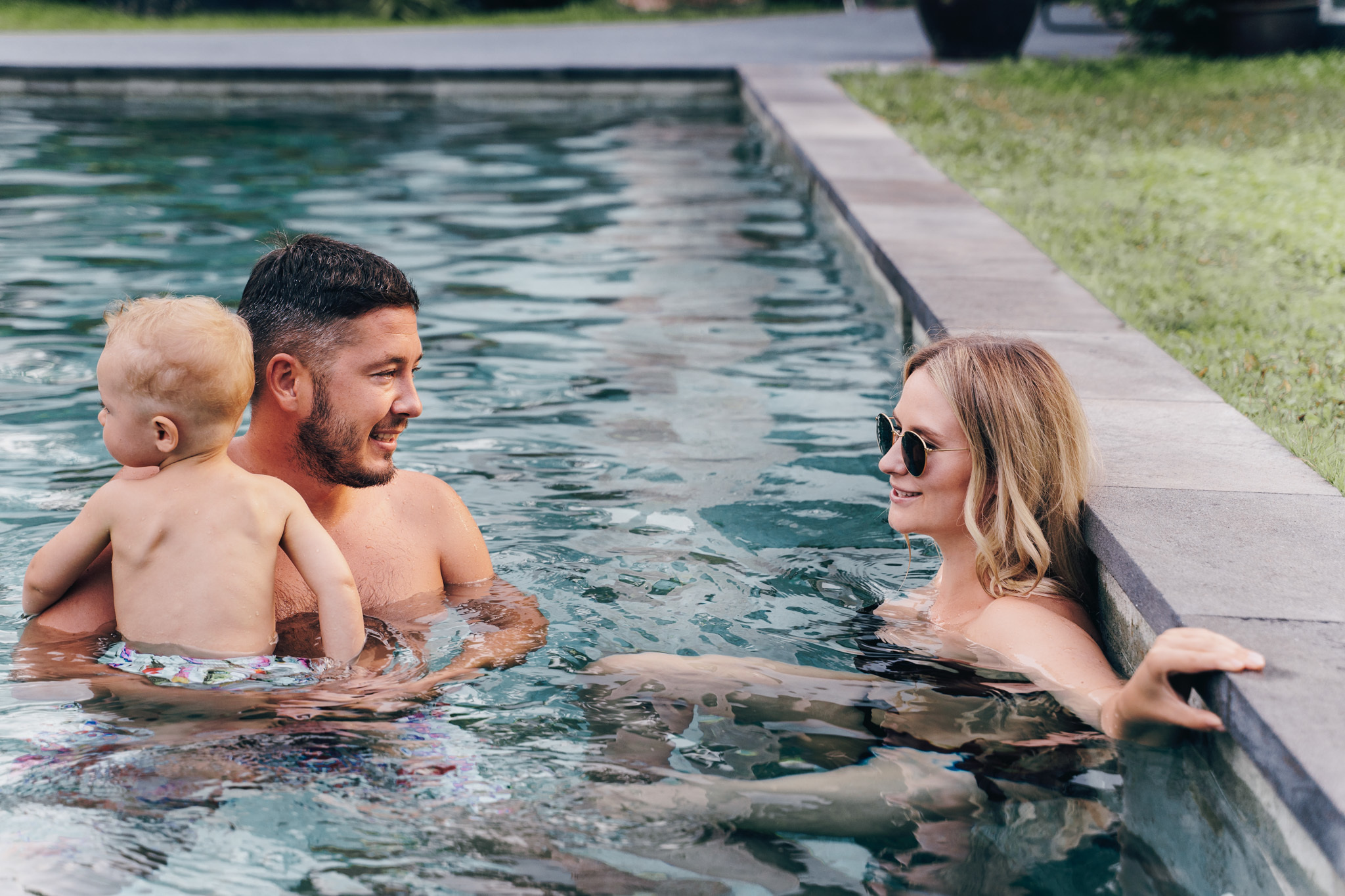 Family photoshoot at the villa. DiaFoto — Wow Photographer in Barcelona | Premium Barcelona Photoshoot Experience