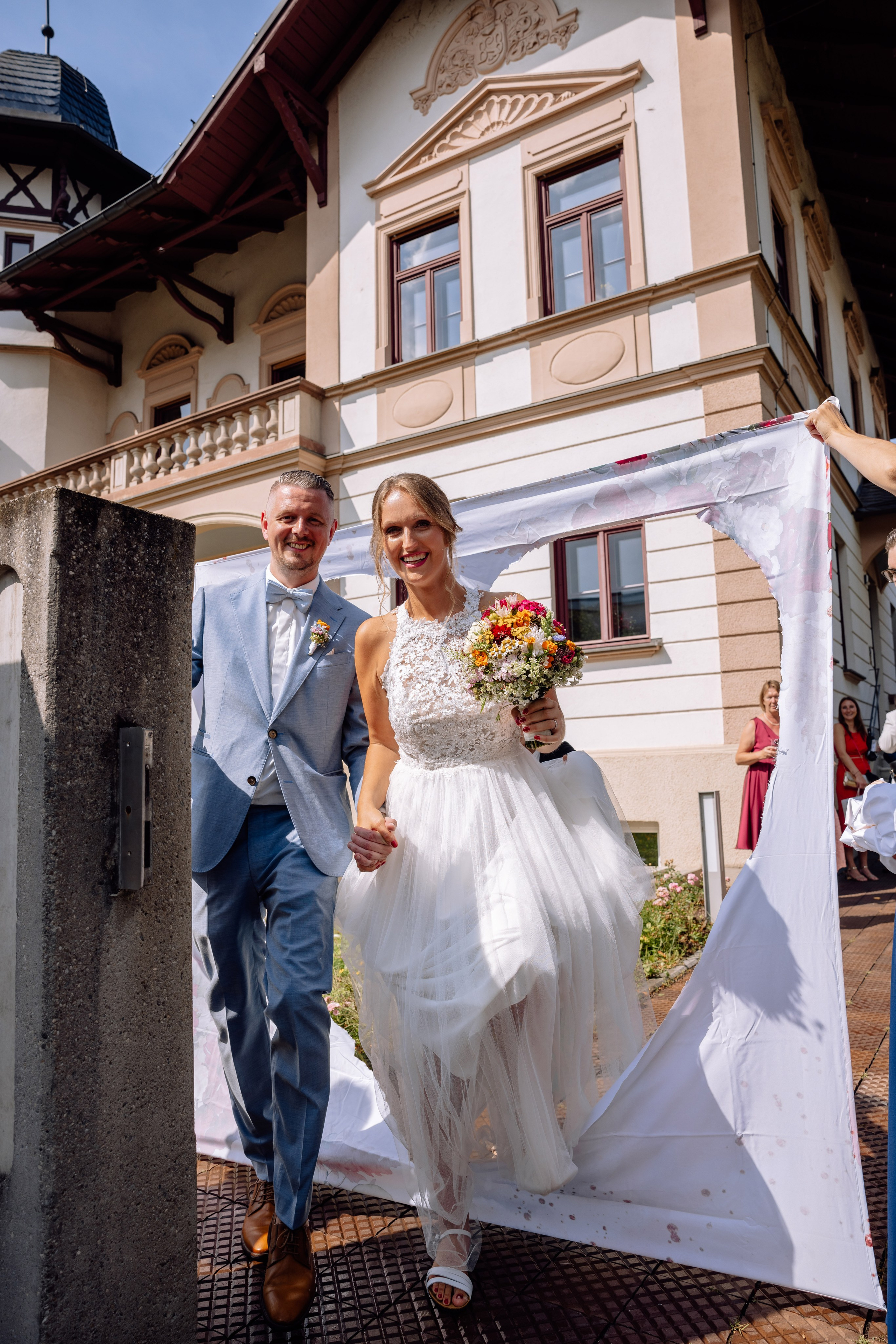 Sandra und Kevin: Standesamt Unterföring und Friedensengel. Hochzeitsfotograf München Taufe Familienfotograf Tanja Mauke
