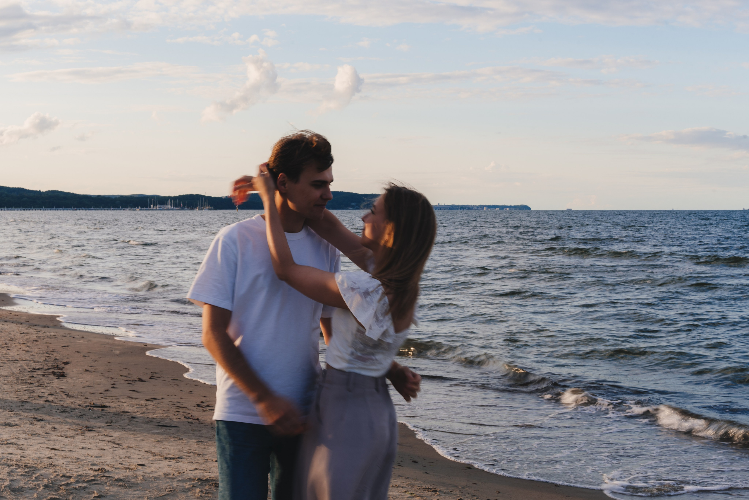 Gracjana i Damian, sesja narzeczeńska nad morzem. Fotograf ślubny & lifestyle Gdańsk, Karolina Baczewska