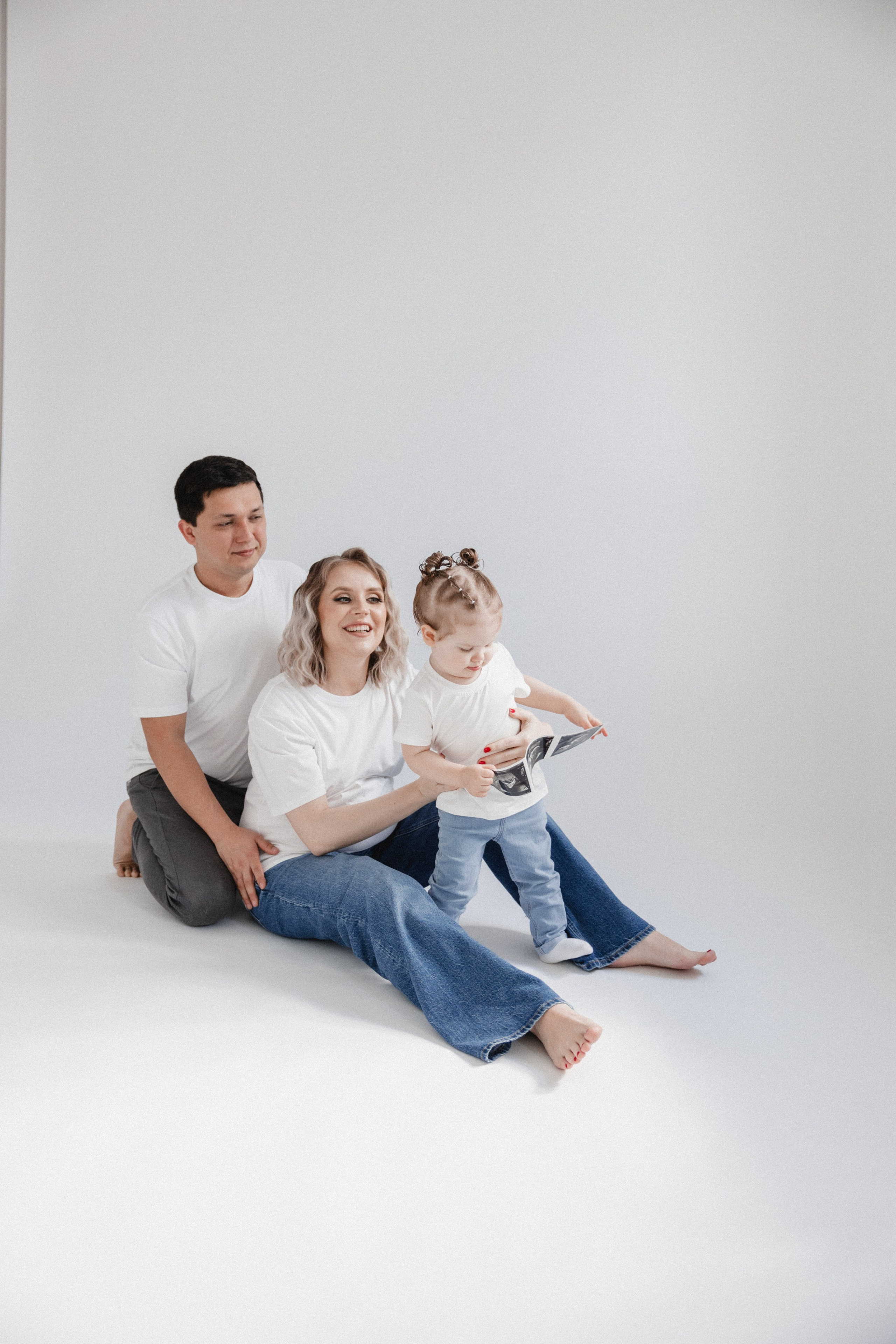 Babybauch Shooting im Fotostudio | Schwangerschaftsfotos in Bochum. Hochzeitsfotografin Bochum | Halyna Reiche Fotografie NRW