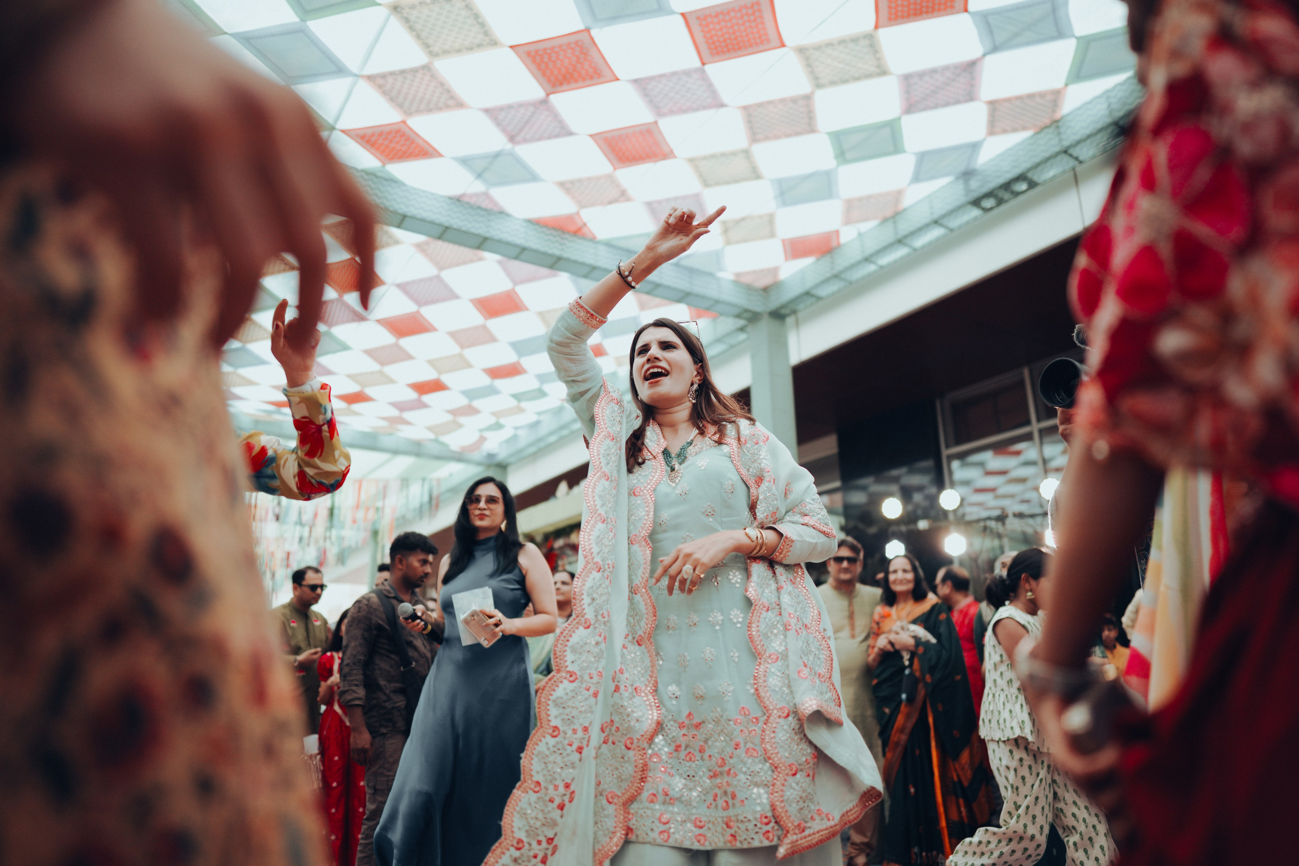 HALDI & MEHANDI. Wedding photographer Stalen Robert