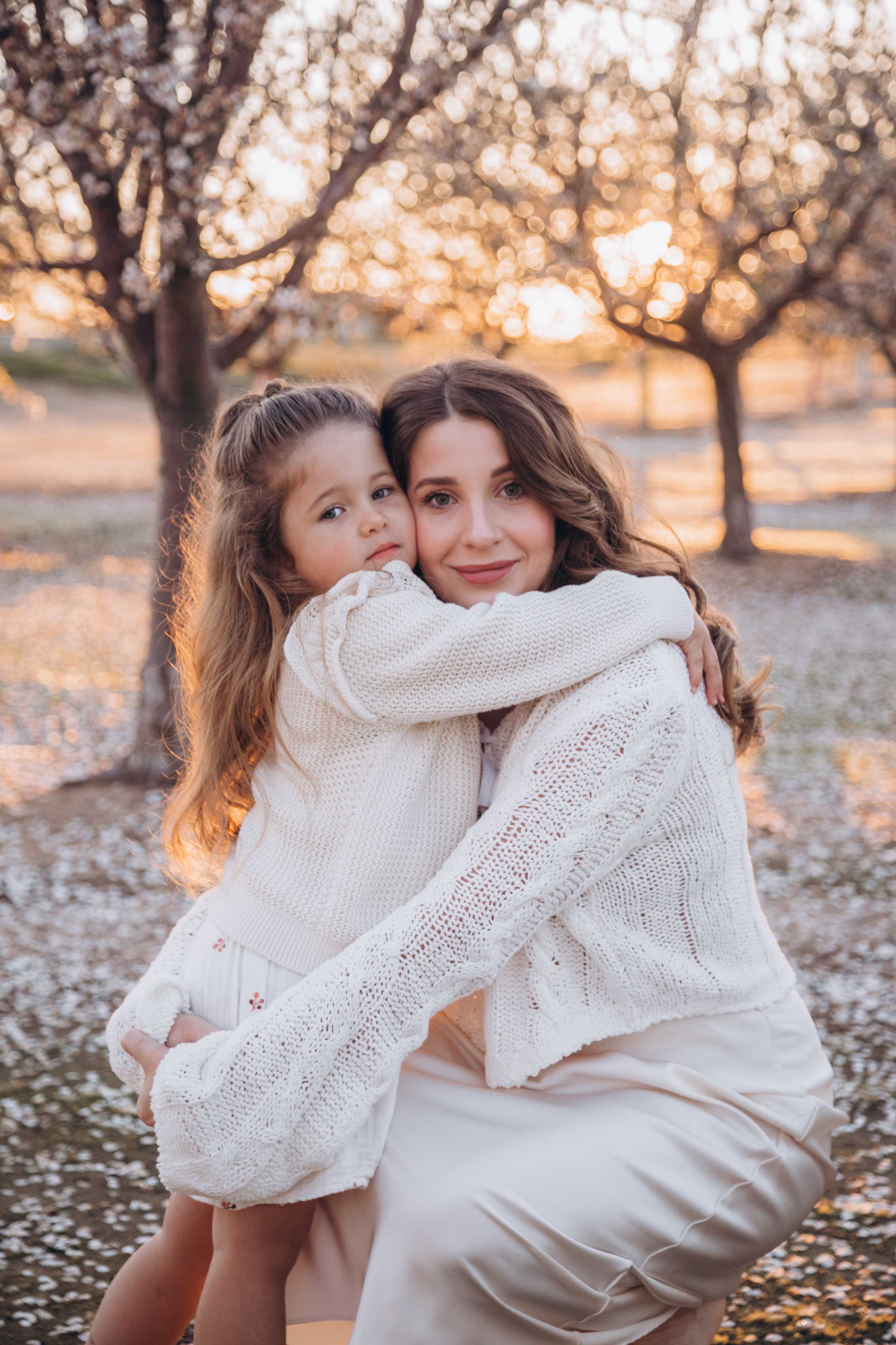 Family in nature. Family and children’s lifestyle photographer Elena Tumanova