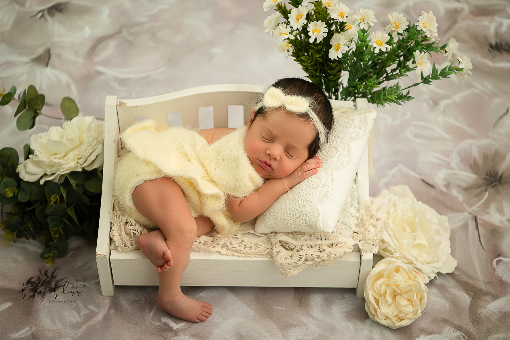 Best Newborn photography Doha Qatar | Home service available | Book now