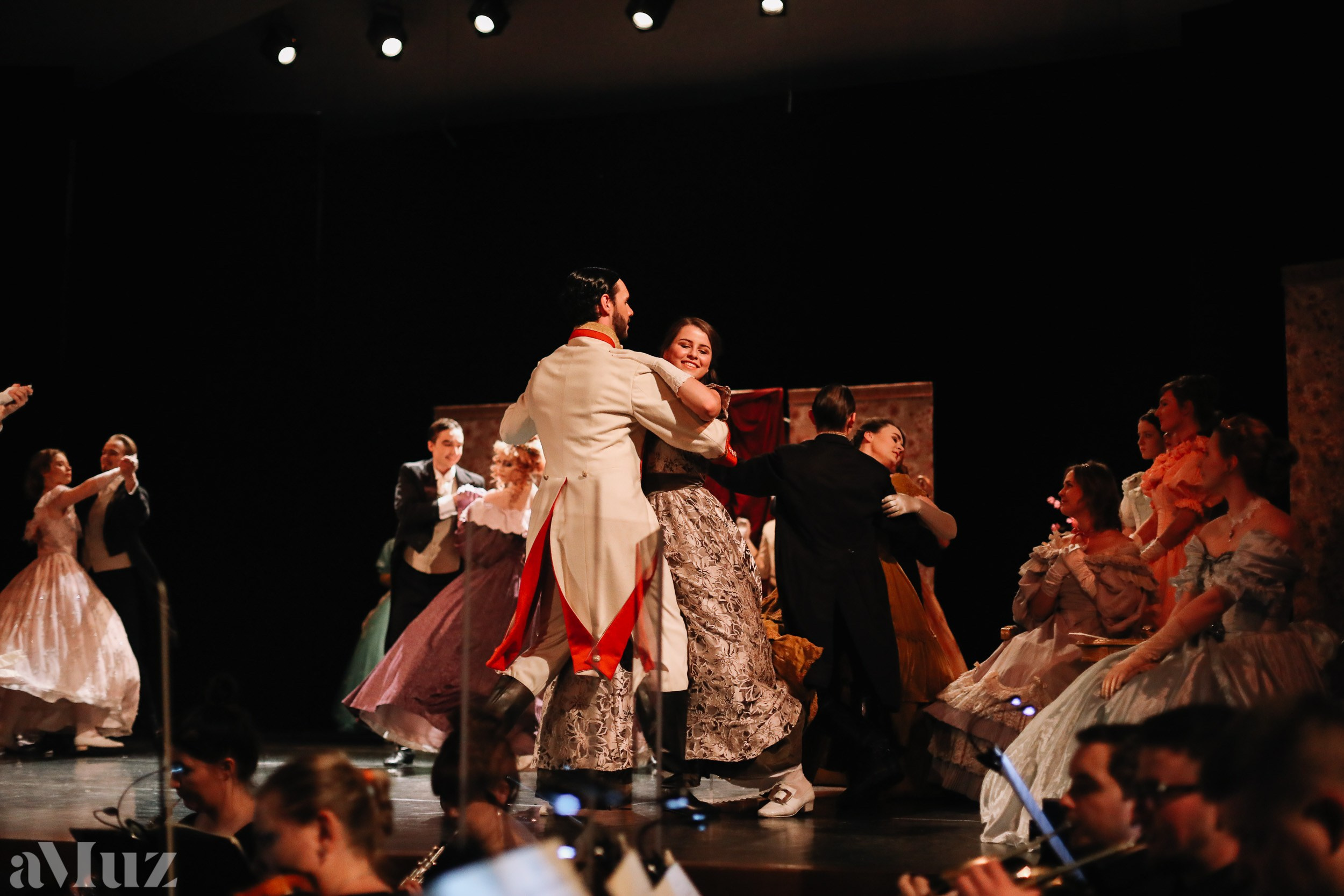 Opera Łąkowa. Fotograf Ślubny Warszawa - Sesje Biznesowe Rodzinne Eventy