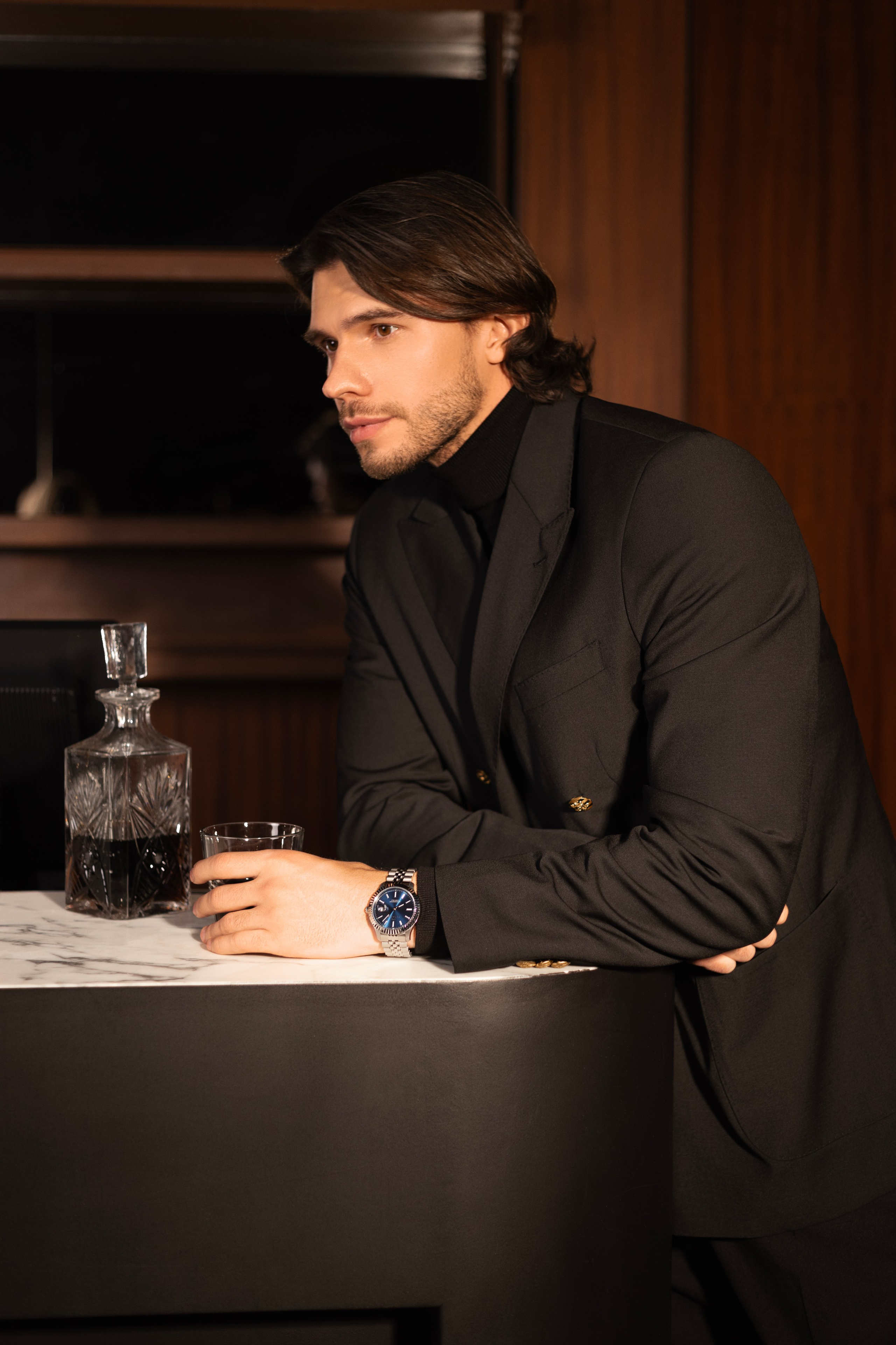 Editorial in a bar. Stylist