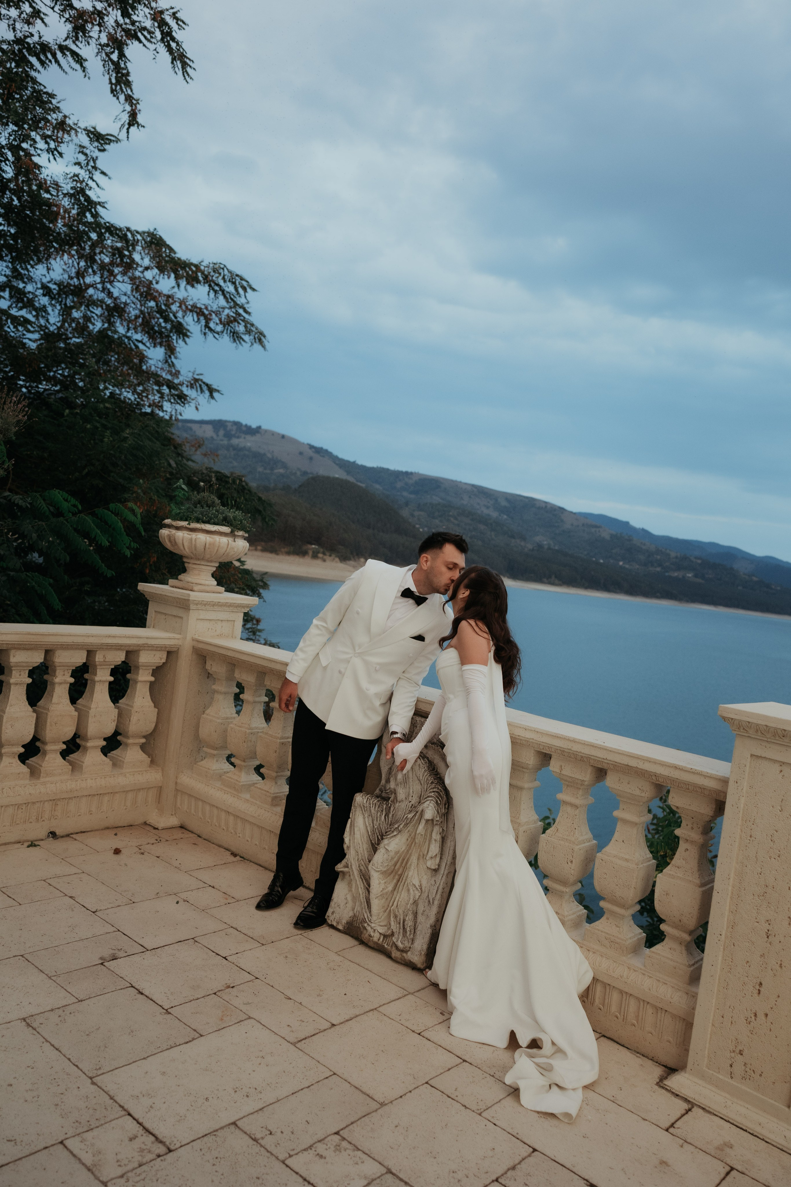 Alex&Denisa after wedding. Wedding Photographer Rares Patriche | Romania