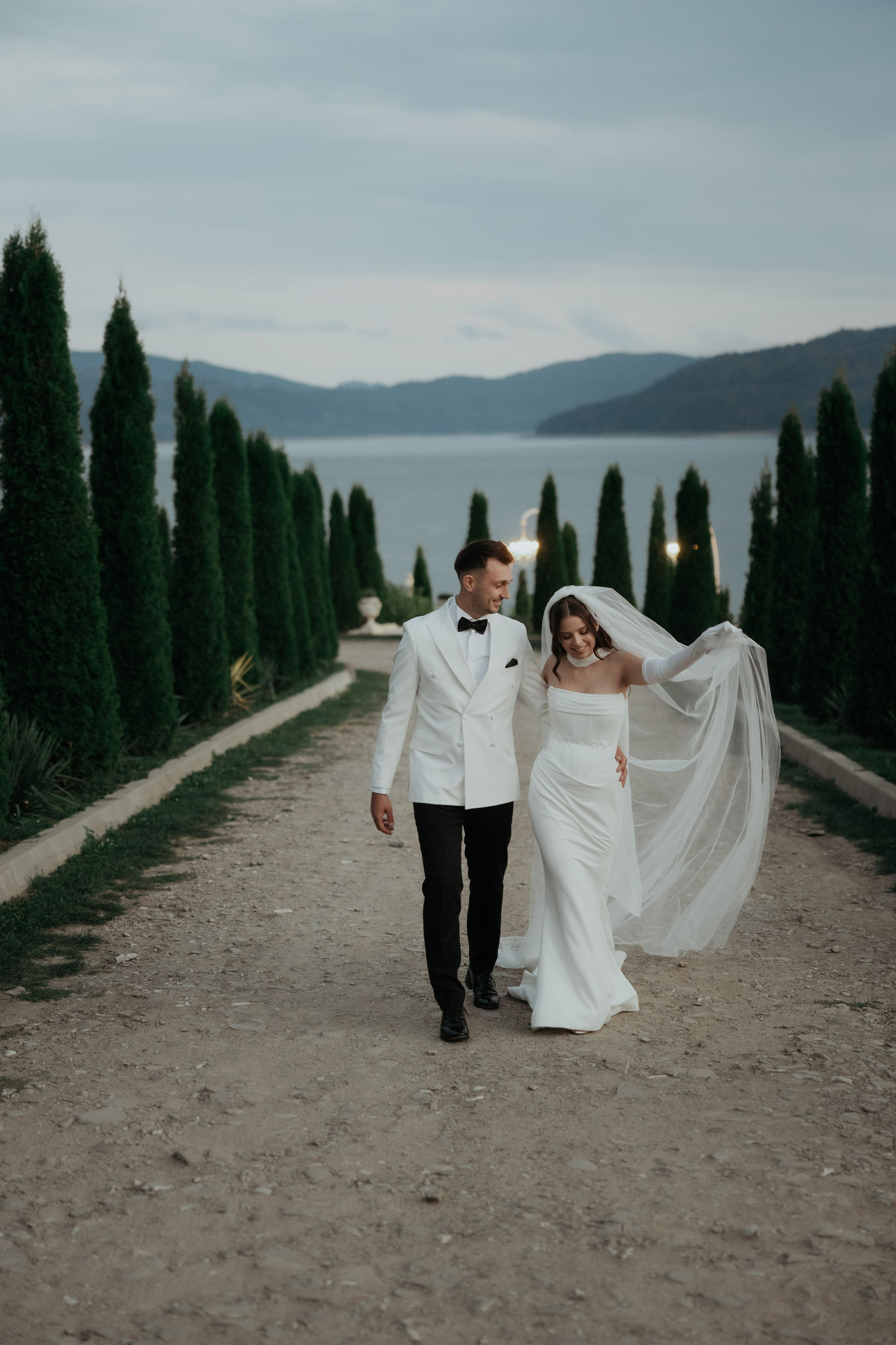 Alex&Denisa after wedding. Wedding Photographer Rares Patriche | Romania