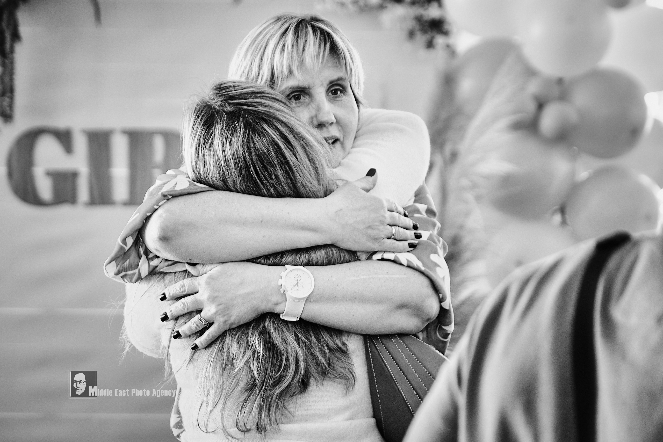 “Hugging Humanity” / “Обнимая человечество”. Middle East Photo Agency — Photography & Event Magnets — סוכנות צילום והדפסת מגנטים לאירועים