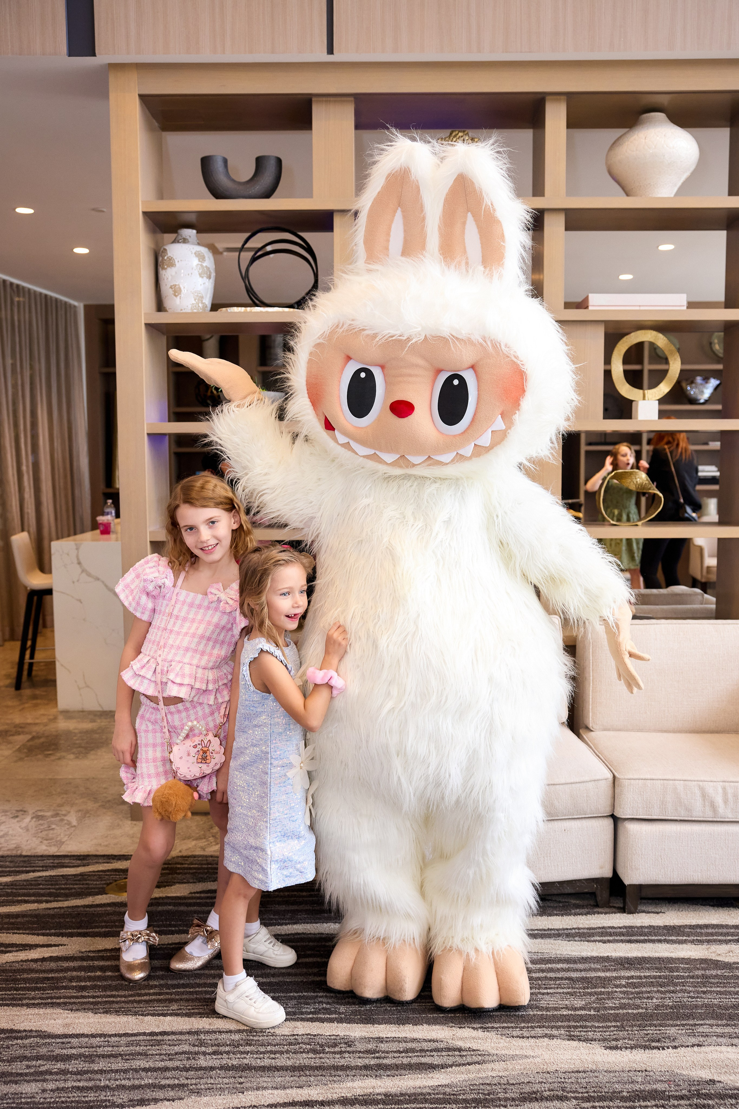 Авторская благотворительная художественная выставка Дианы Бортник. Фотограф Юлия Маковеева