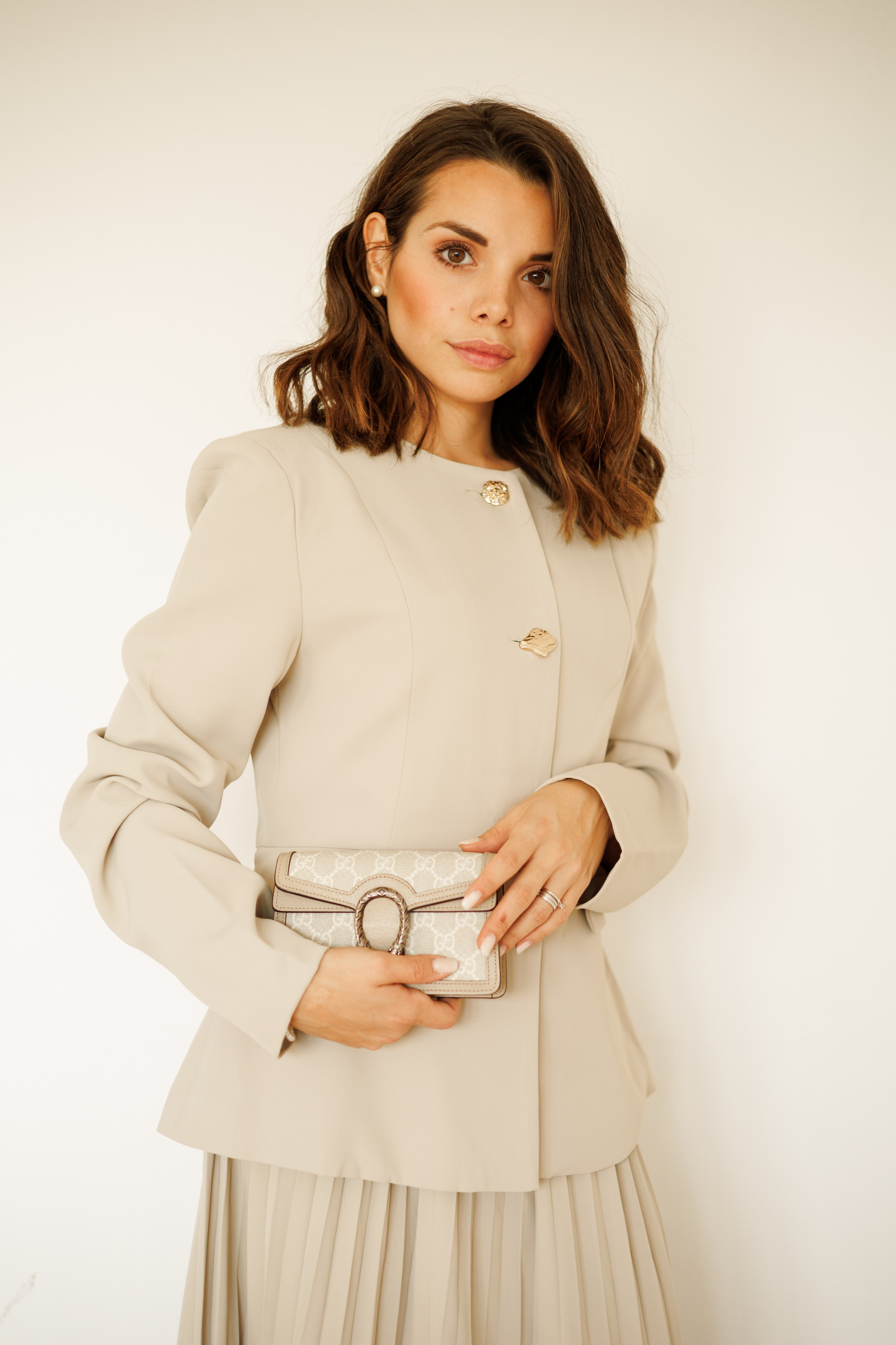 Ritratto in abbigliamento casual chic per contenuti social a Legnano.