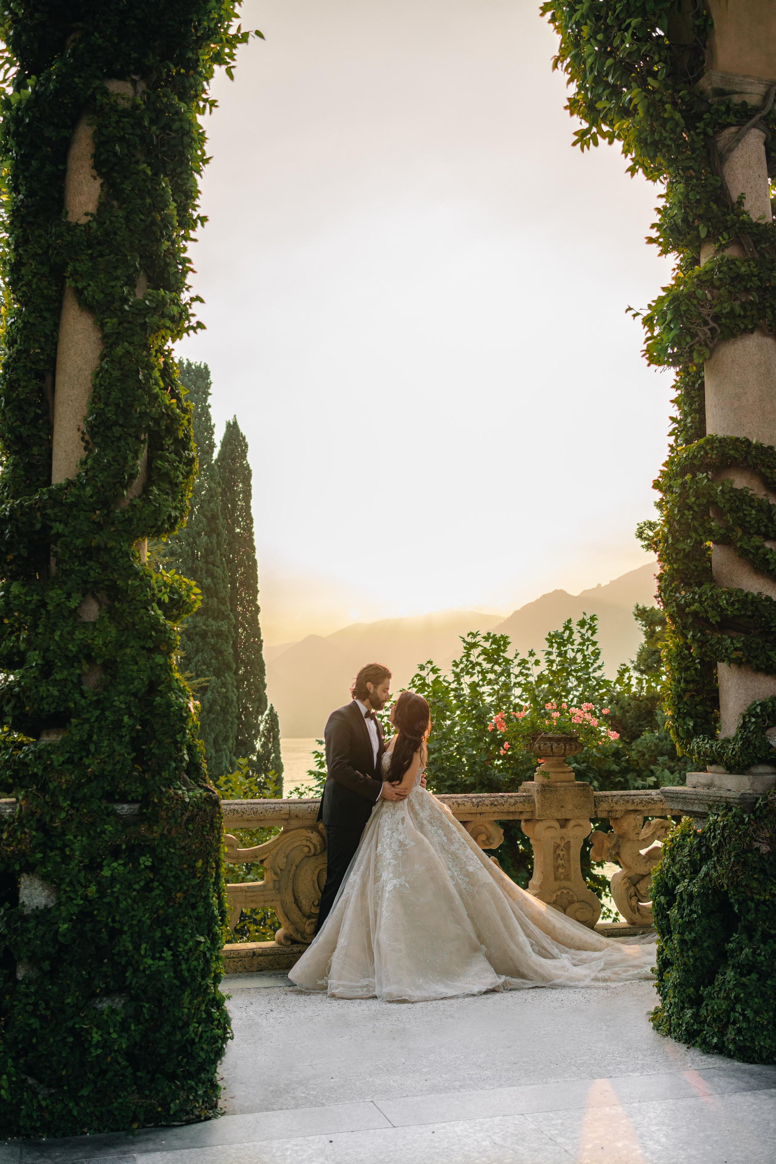Bride and groom at villa Balbianello in the frame on sunset