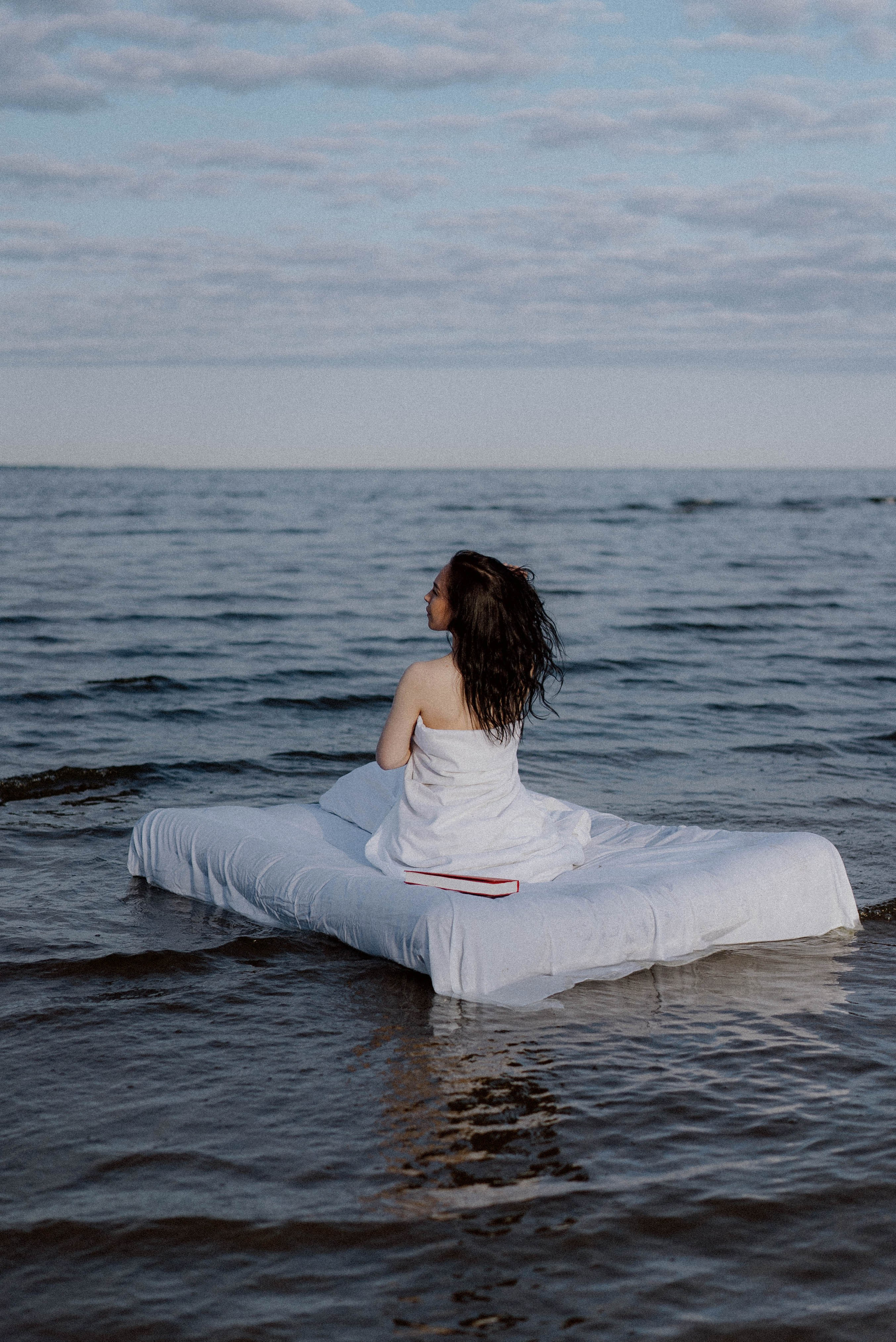 Bed in water. Videographer and photographer in New York // MAKAROV.VIDEO