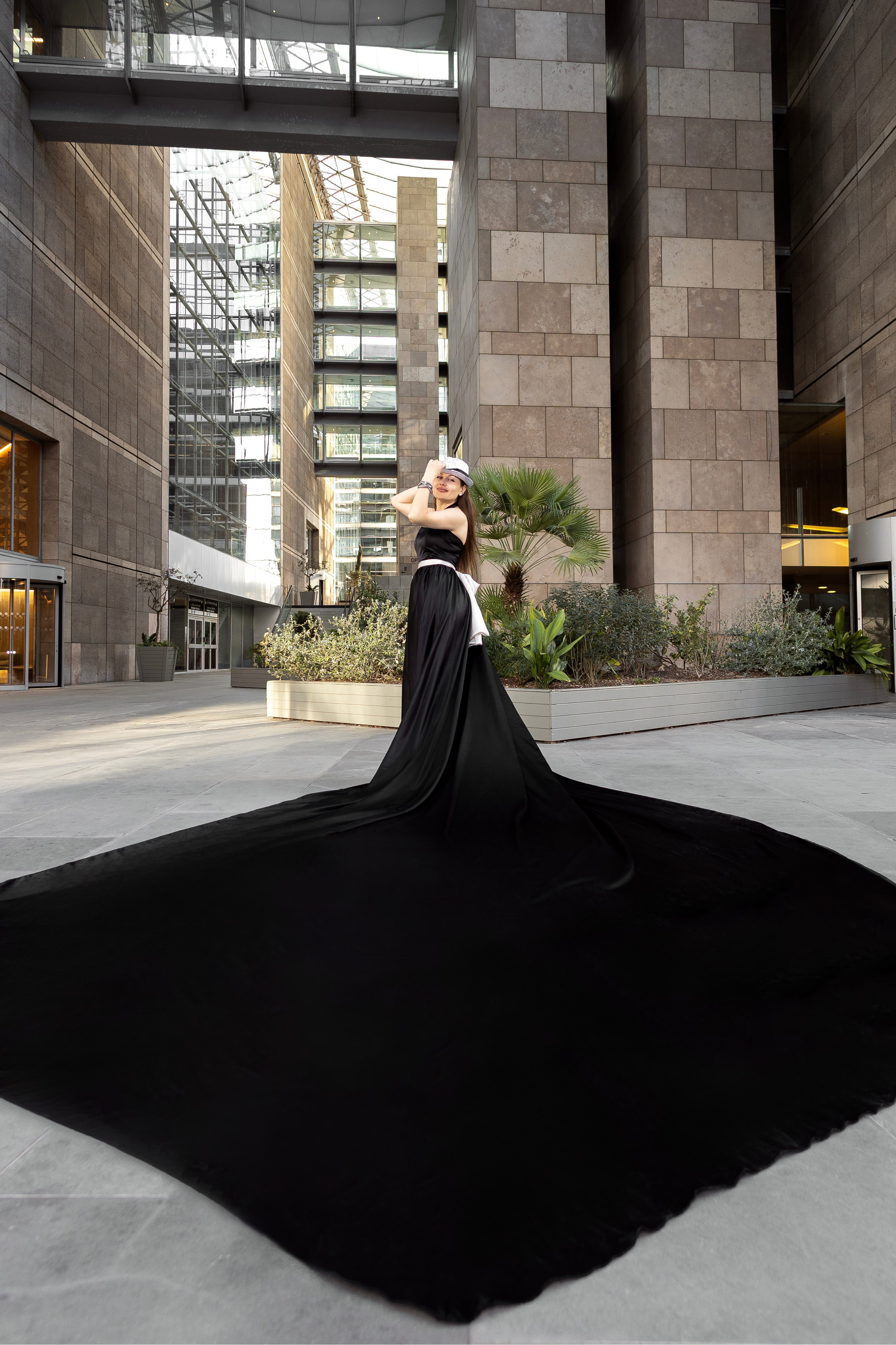 Shooting La Defence cu Lenuta. Wedding, event and family photographer in Paris, Emilian Olaru