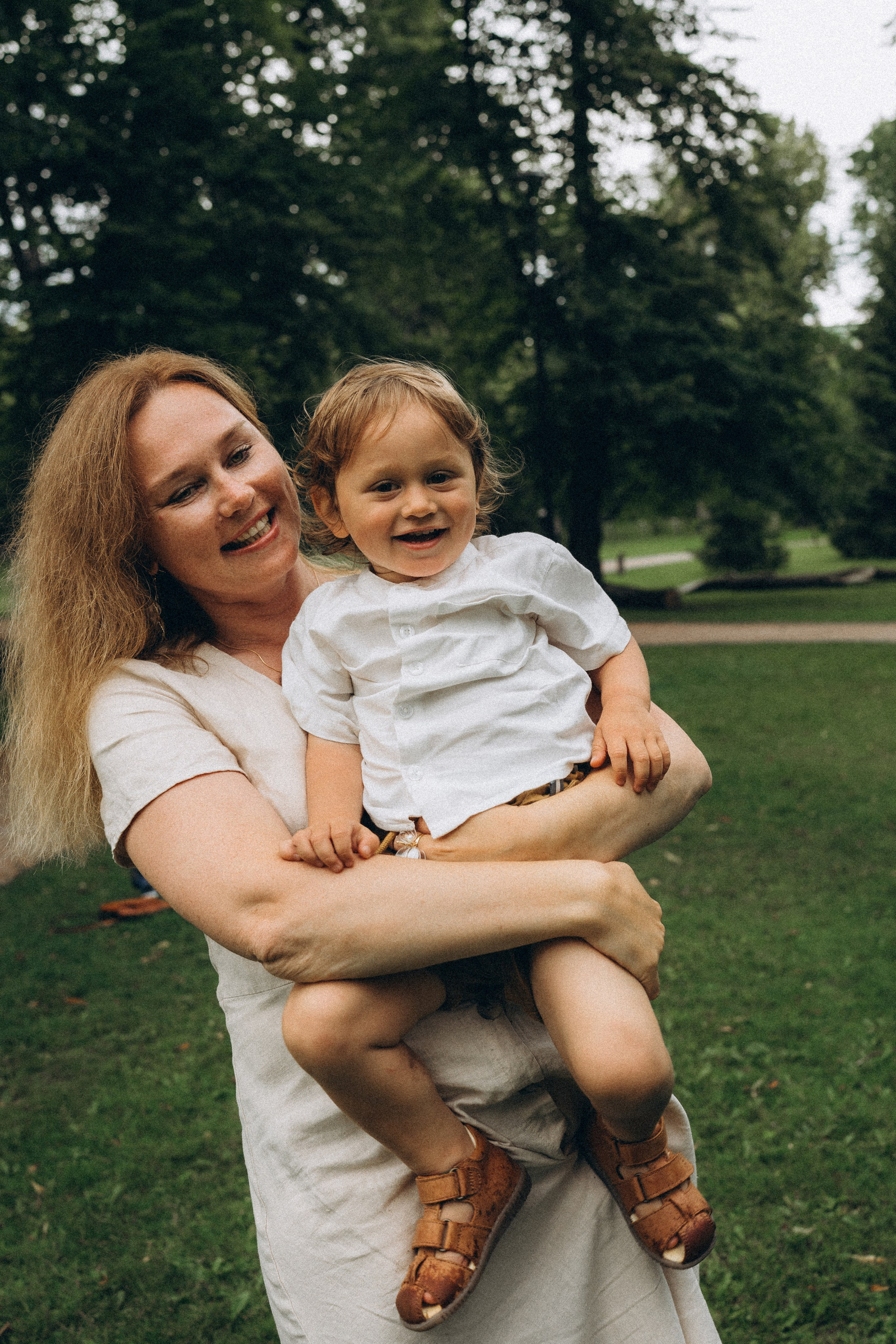 Kaivopuisto. Wedding and potrait photographer in Helsinki Vickan O