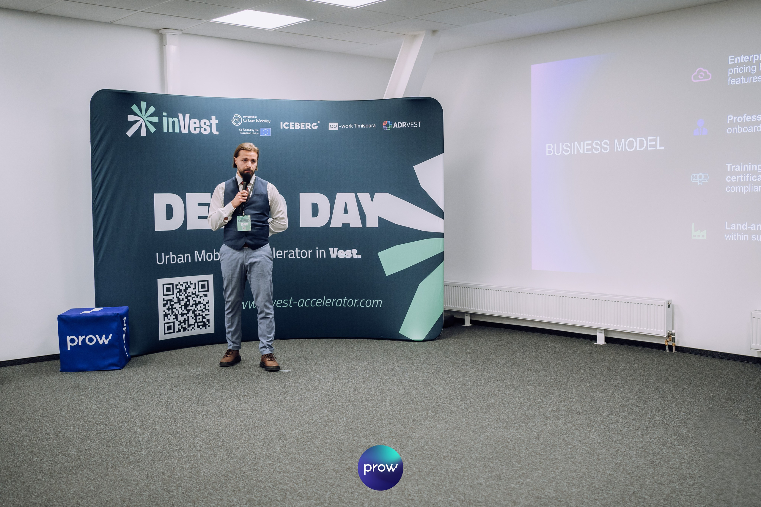 InVest DemoDay @ Cowork. Cozac Cristian Photographer