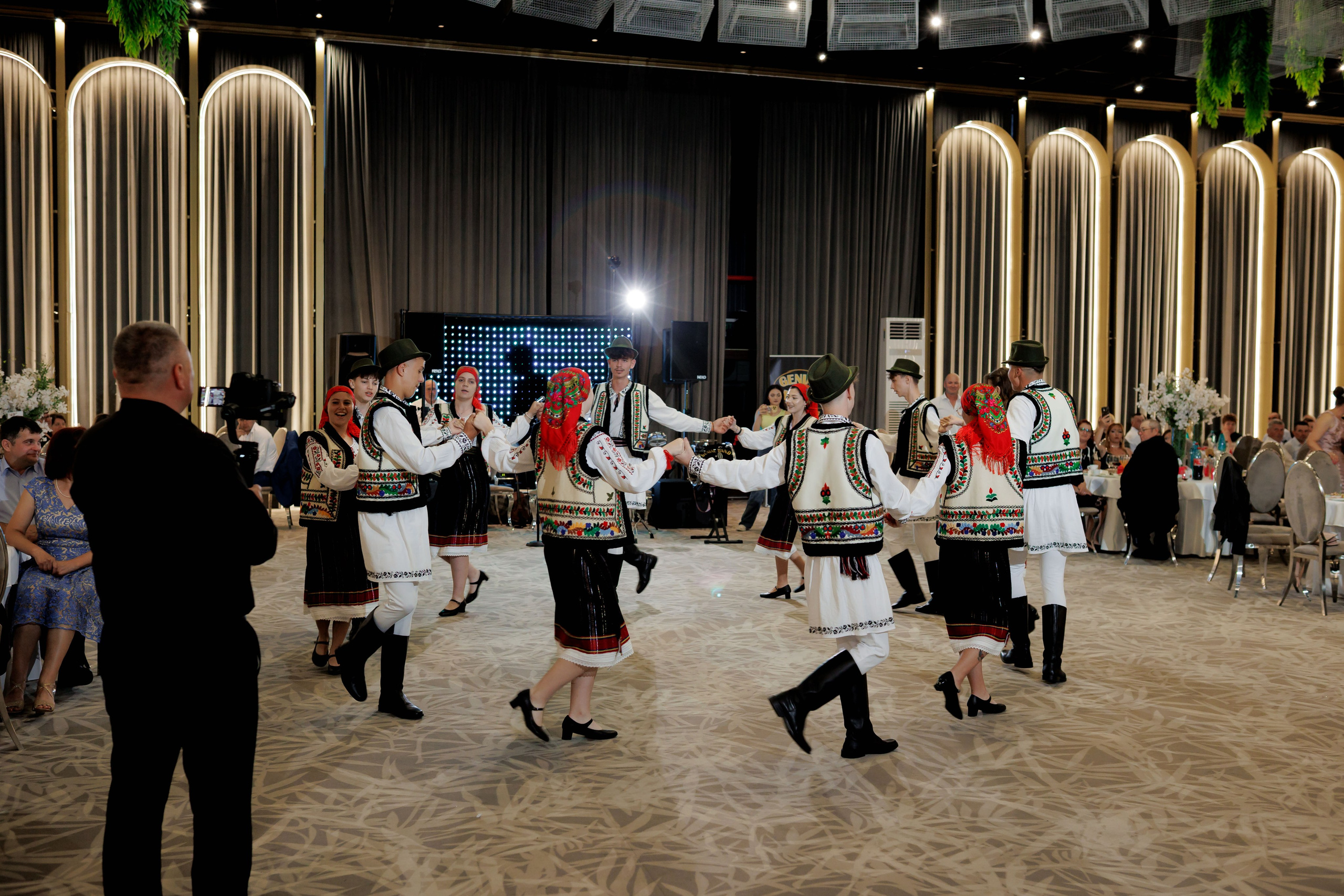 Nunta Nicoleta & Răzvan | Fotografie & Videografie Profesională. Servicii foto-video profesionale, pentru momente de neuitat