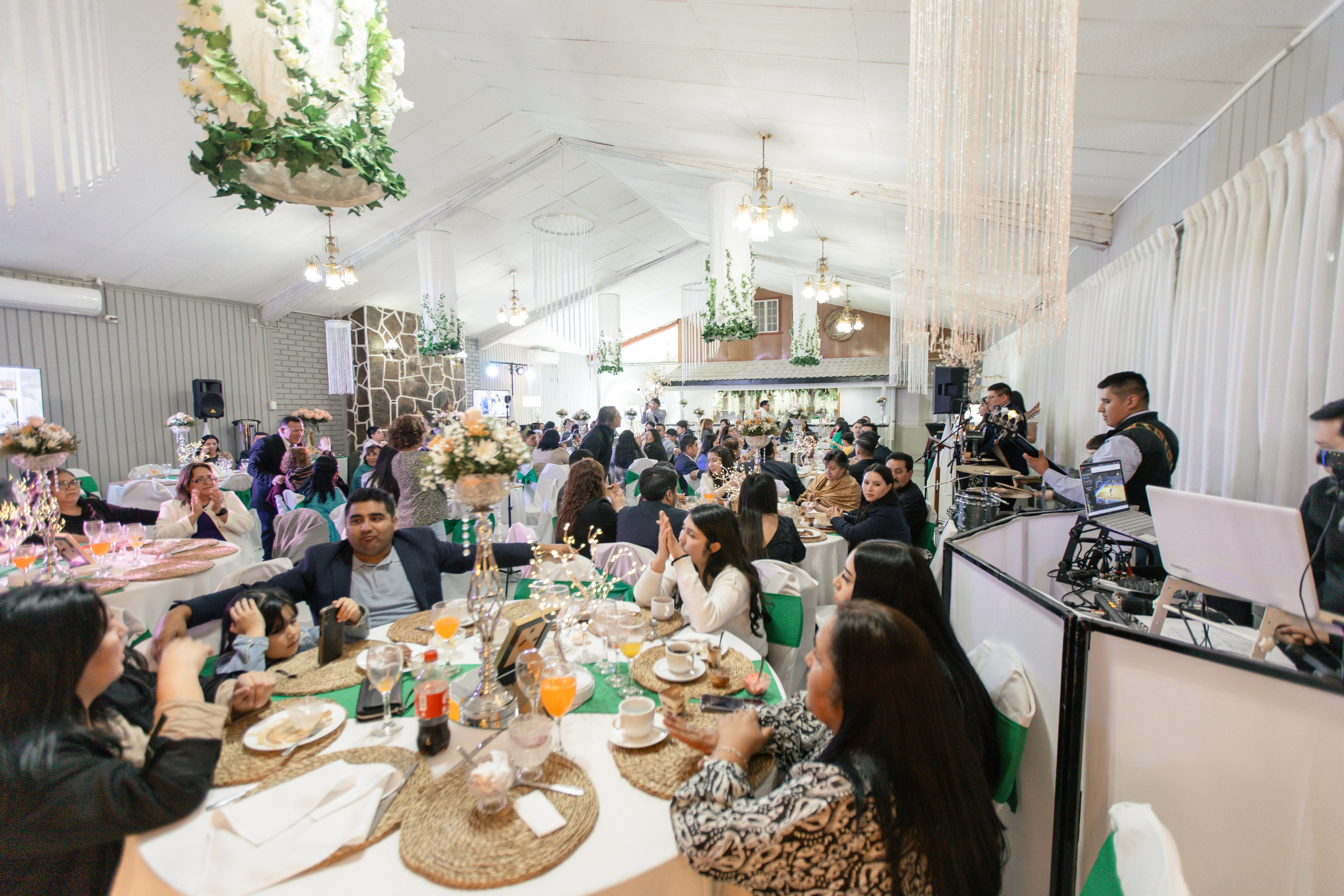 Johana y Edgar. Dinka & Emilio - El arte de preservar lo que no se repite