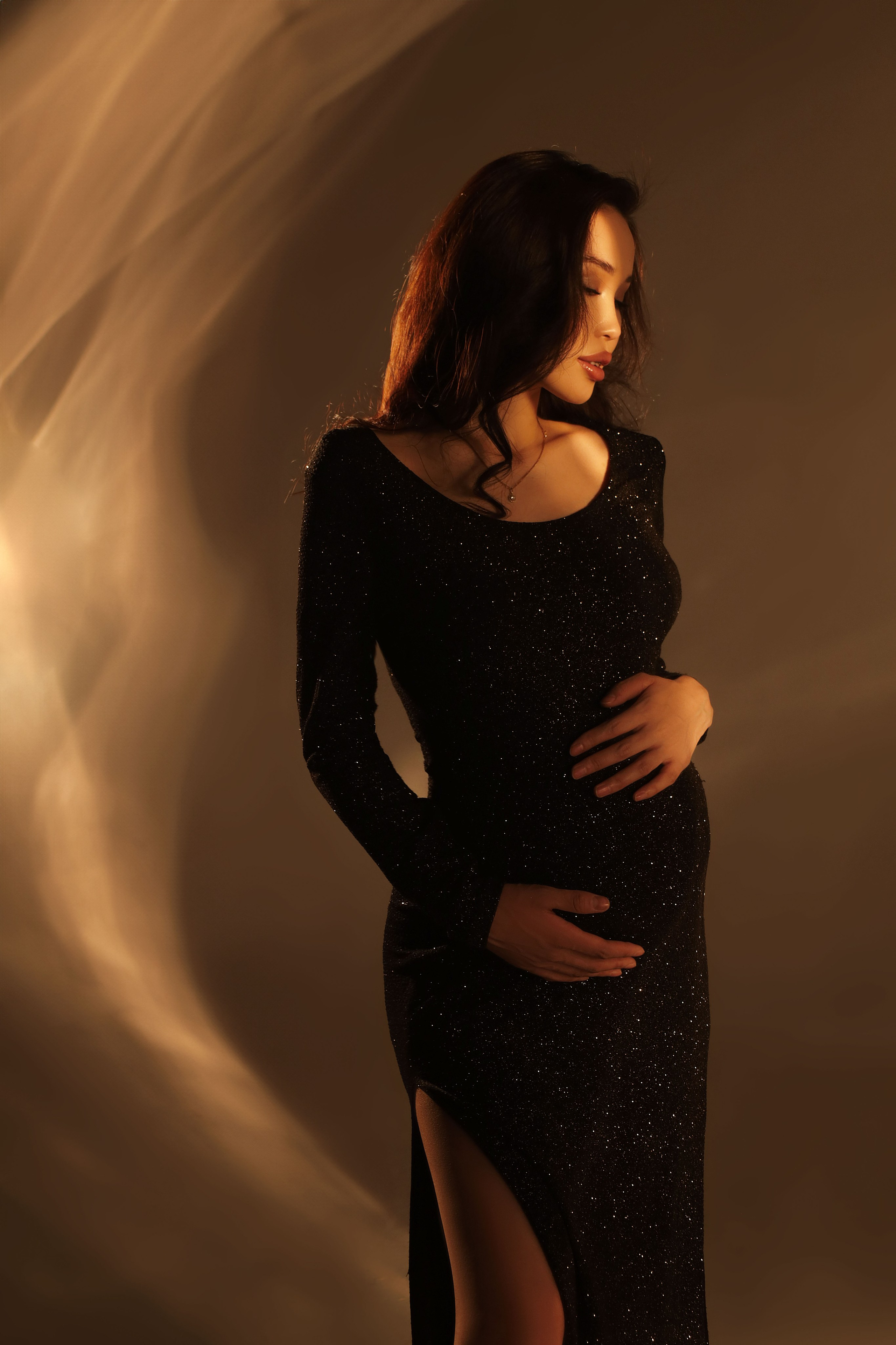 черное платье с люриксом,очень красивое,люрикс создает эффект сияния,размер S\M\L