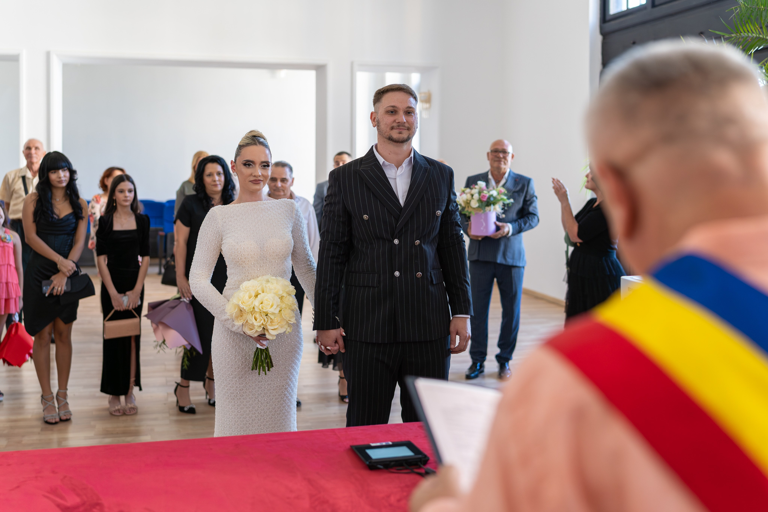 Cununia civilă a lui Tudor și Mădălina – eleganță, emoție și lumină. Event, portrait, and lifestyle photographer