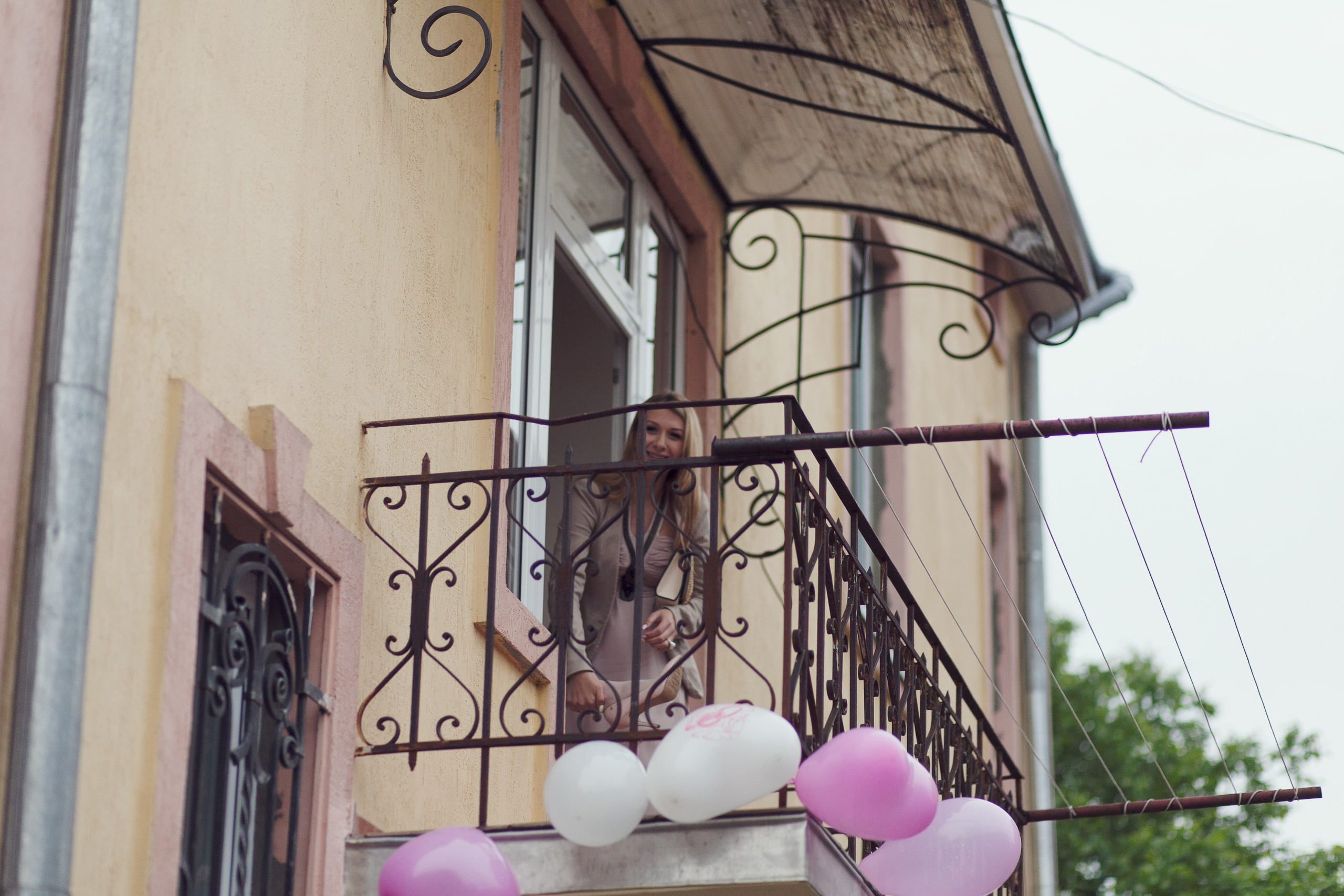 Robert & Andriana, Lviv. Denny Savon — Photographer in Santorini | Weddings, Love Stories & Flying Dress