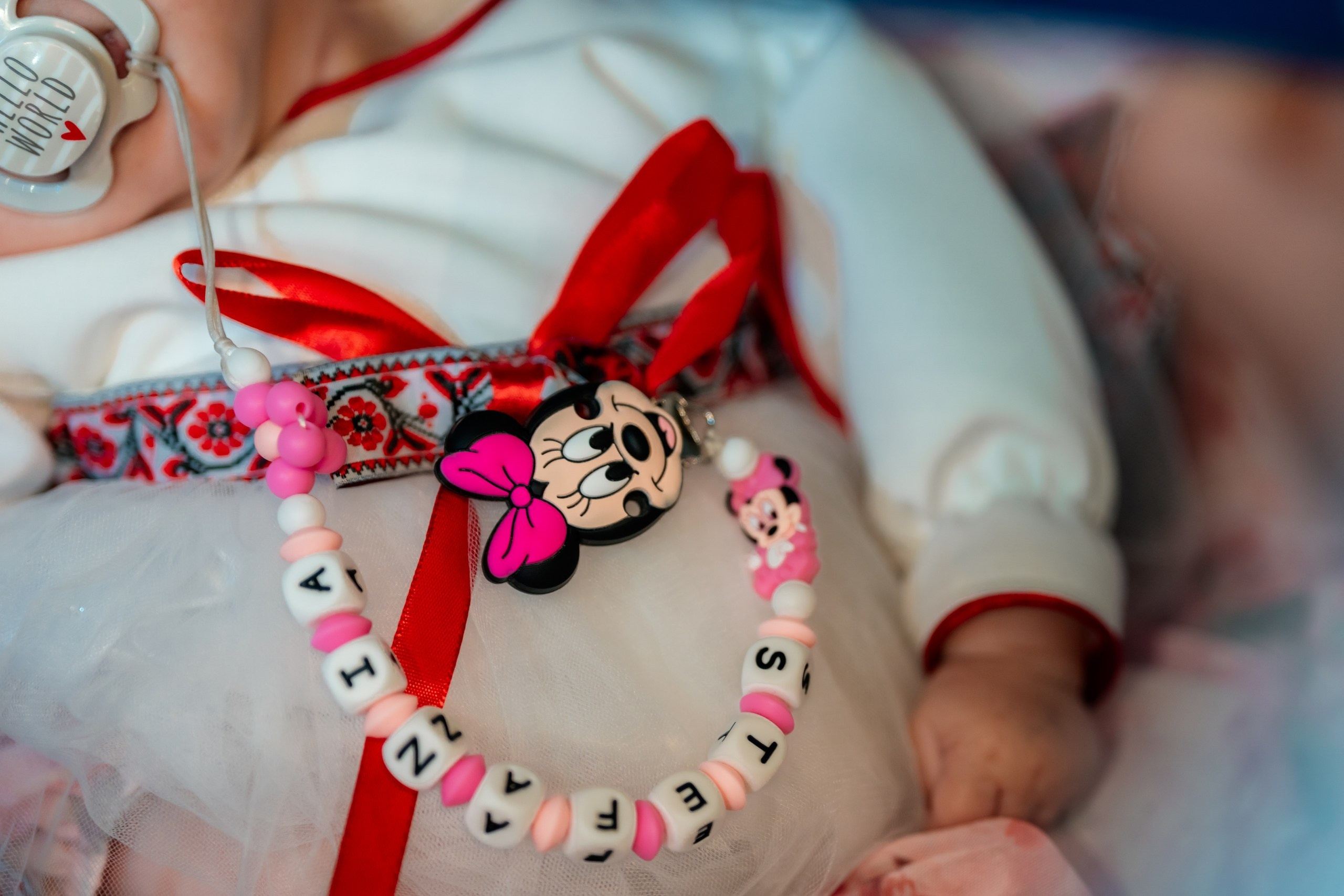 fotograf botez Miruna Parascheva, fotografie botez Botoșani, fotograf Alin Chirilă, amintiri botez, fotografii botez, botez Miruna Parascheva, fotograf copii, fotografie botez în Botoșani-alt="botez Miruna Parascheva, fotografie botez Alin Chirilă, amintiri botez, fotografii emoționante botez Botoșani"-- fotografii-botez-bebelus- amintiri-botez-micuț- moment-sfânt-crestinare- fotografie-emotionanta-botez- detalii-botez-bebelusi- parinti-fericiti-la-botez- fotograf-botez-profesionist- botez-in-biserica-ortodoxa- micuț-botezat-cu-emoție- zâmbete-și-lacrimi-la-botez- bebeluș-la-cristelniță- decor-botez-colorat- botez-cu-dragoste-și-credință- emotie-pura-la-botez- fotograf-botez-botosani- botez-iasi-suceava-fotograf- amintiri-nepretuite-botez