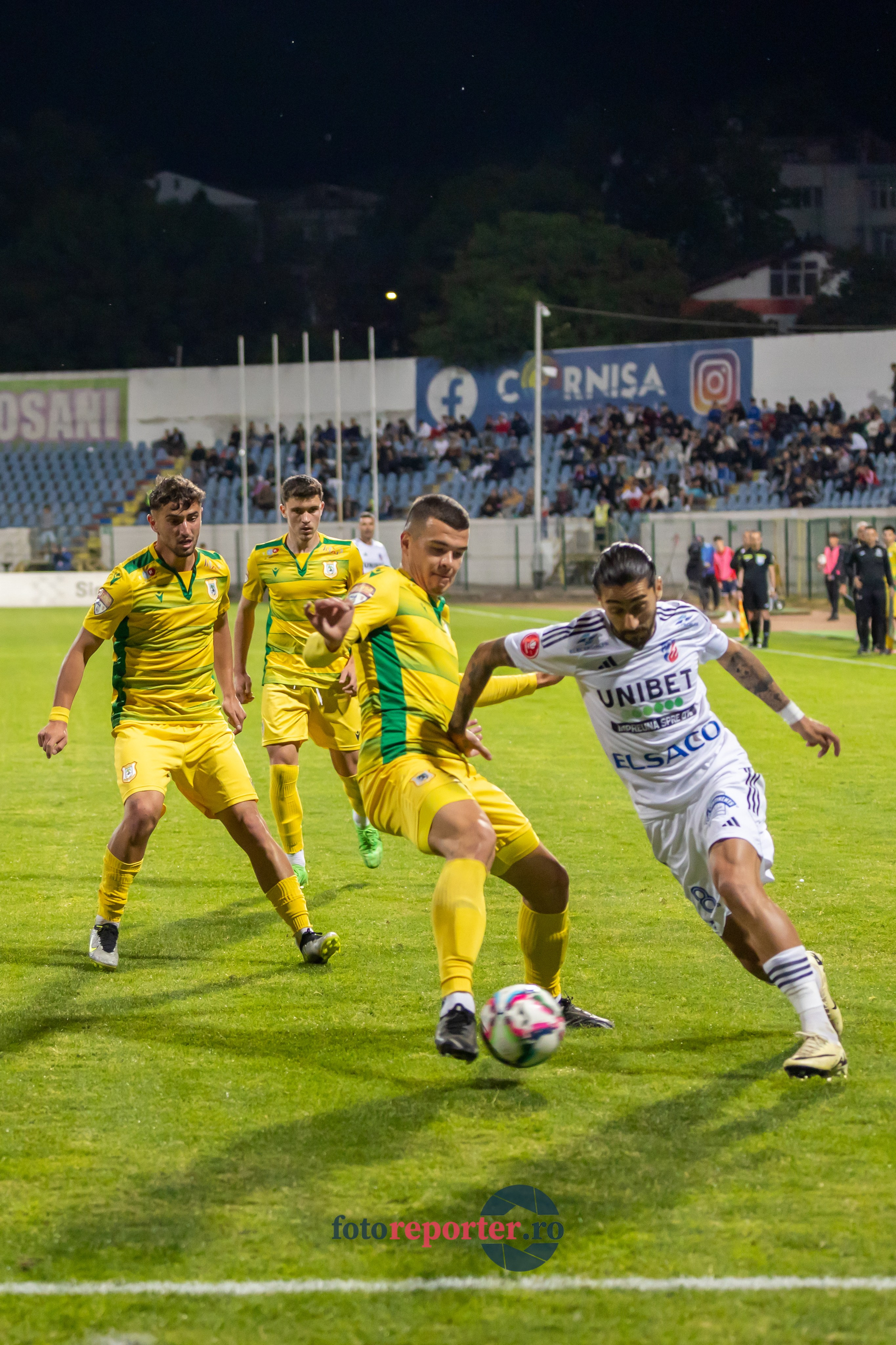 Galerie Foto: FC Botoșani vs. CS Mioveni - Pe 17 mai 2024, am fost martorii unei partide incredibile între FC Botoșani și CS Mioveni, în prima manșă a barajului pentru evitarea retrogradării. În fața unui stadion plin de emoție și speranță, echipa noastră a obținut o victorie importantă, cu un gol marcat de Aldair în minutul 93. 💪 *FC Botoșani 1-0 CS Mioveni*⚽️ Urmăriți momentele cheie ale meciului și bucuria suporterilor în această galerie foto! Pregătiți-vă pentru meciul de retur de pe 24 mai, când vom lupta din nou pentru a rămâne în prima ligă.#FCBotoșani #CSMioveni #BarajRetrogradare #ForzaBotoșani 