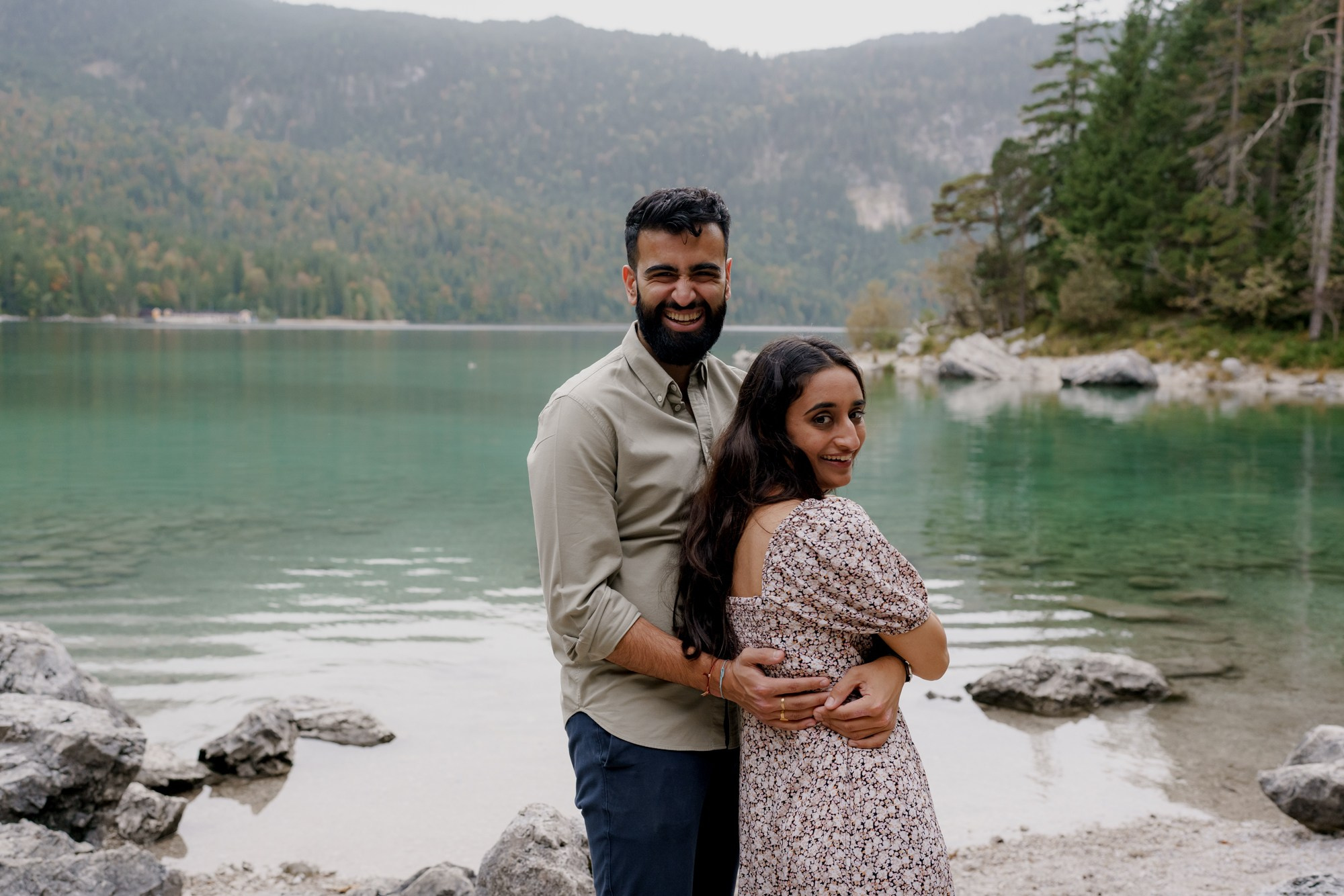 Engagement and couple photo session at Lake Eibsee. Inna Zaytseva Photography | Photographer in Munich | Content Creation