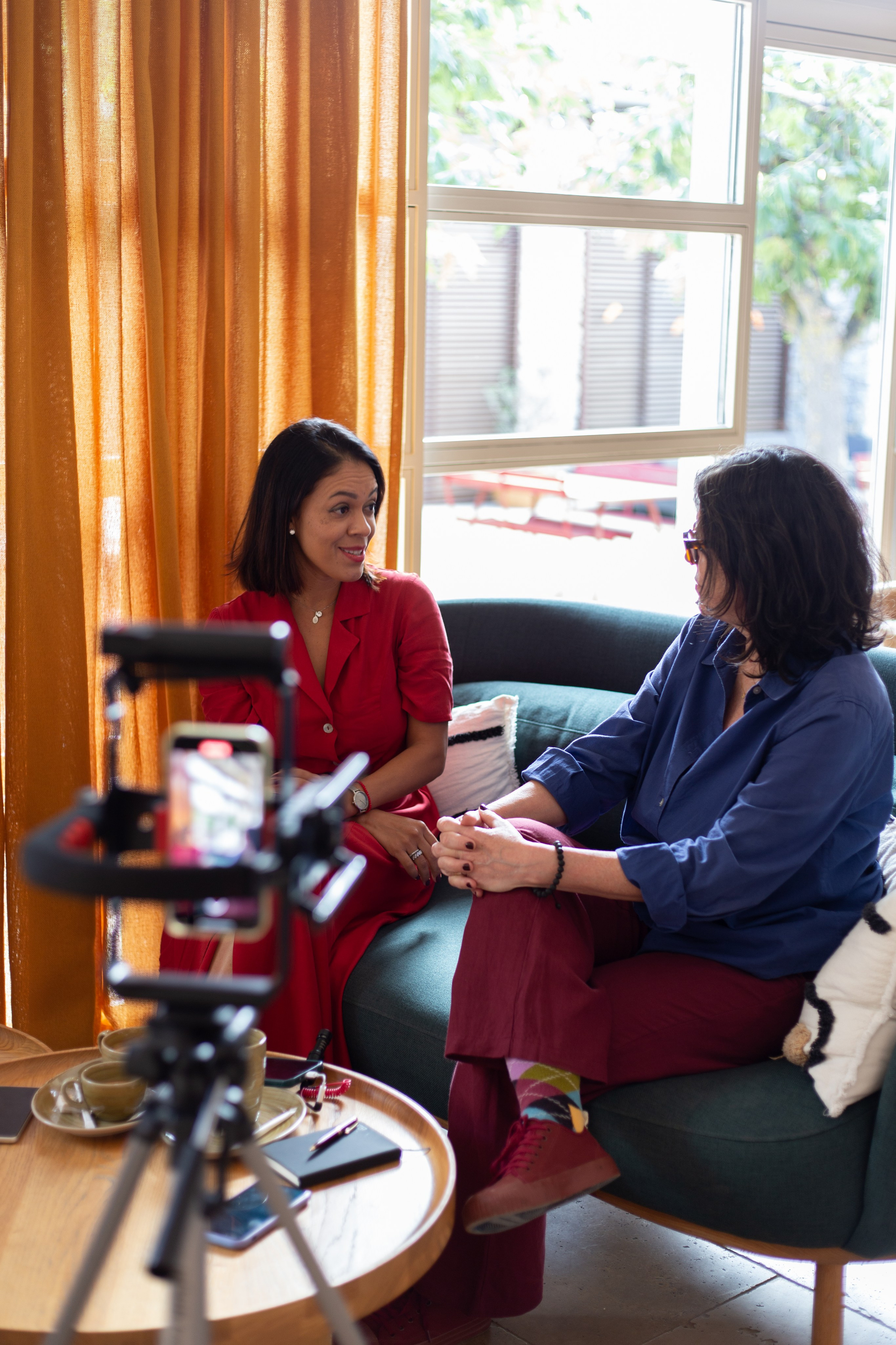 Photographe pour sommelière – Séance photo professionnelle pour entreprise. Photographe professionnelle à Poitiers, Tours et Châtellerault | Studio photo entre Poitiers et Tours – portraits, familles, entreprises, ma