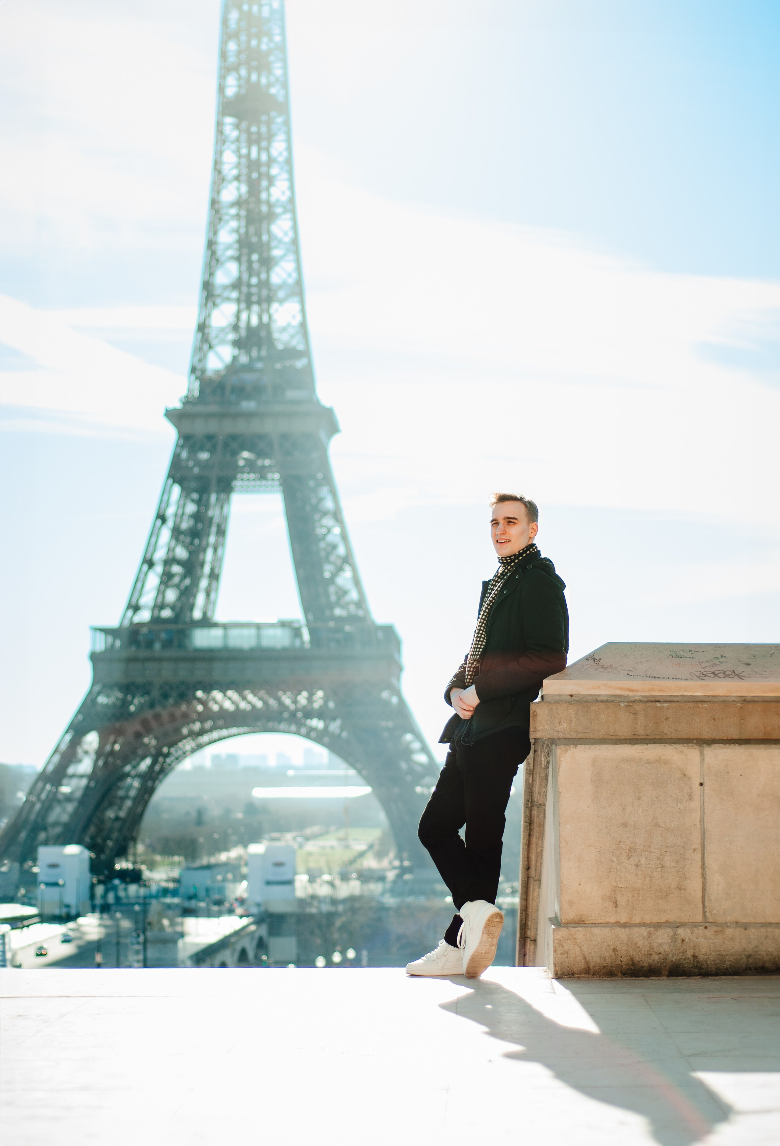 Мужская фотосессия у Эйфелевой башни. Фотограф в Париже Полина Осипова