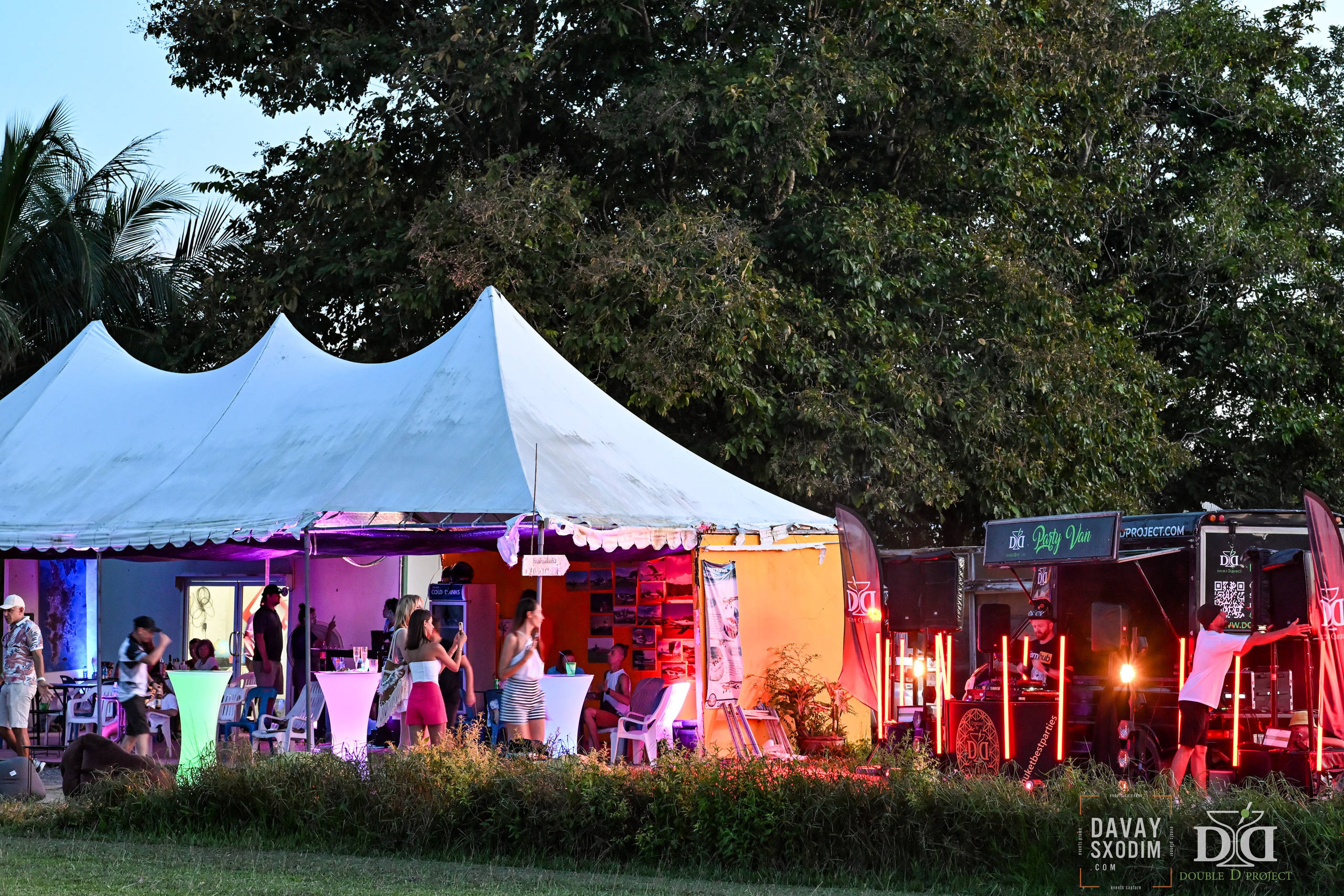 Вечеринка на аэродроме | Фоторепортаж | Афиша | DAVAYSXODIM.com PHUKET. АФИША|ФОТОРЕПОРТАЖИ|ИВЕНТЫ|ПХУКЕТ