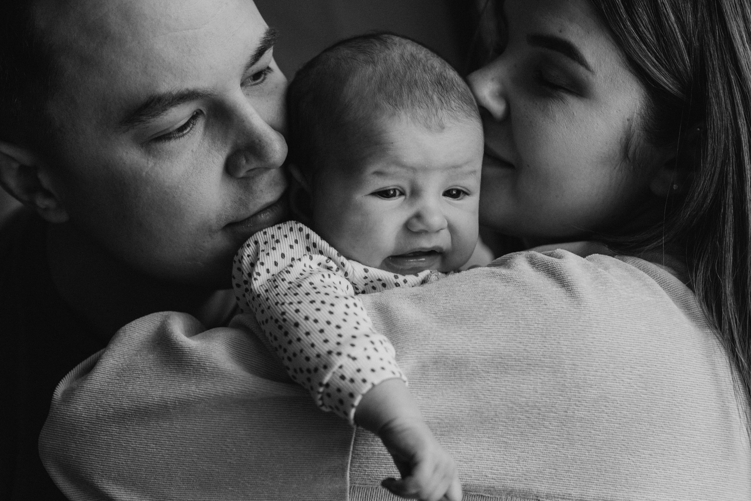 Family, bnw, photoshoot. Wedding and potrait photographer in Helsinki Vickan O