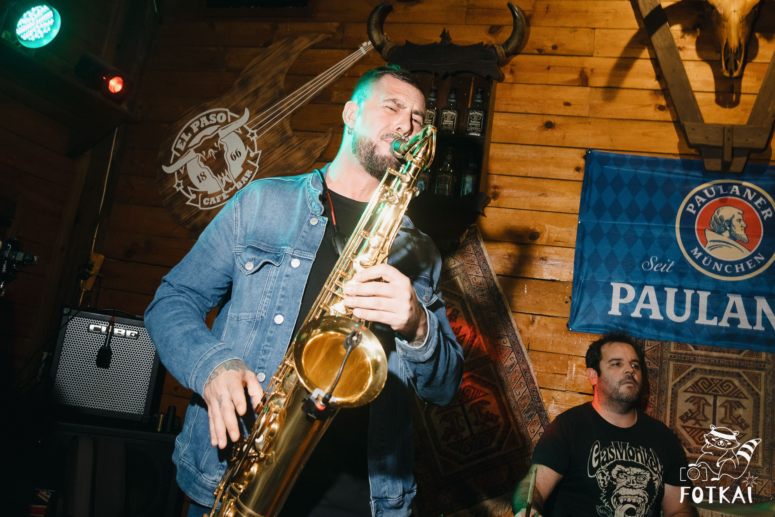 Фоторепортаж JAM Night в El Paso Bar, Torrevieja — живая музыка и атмосфера Коста-Бланки | FOTKAI