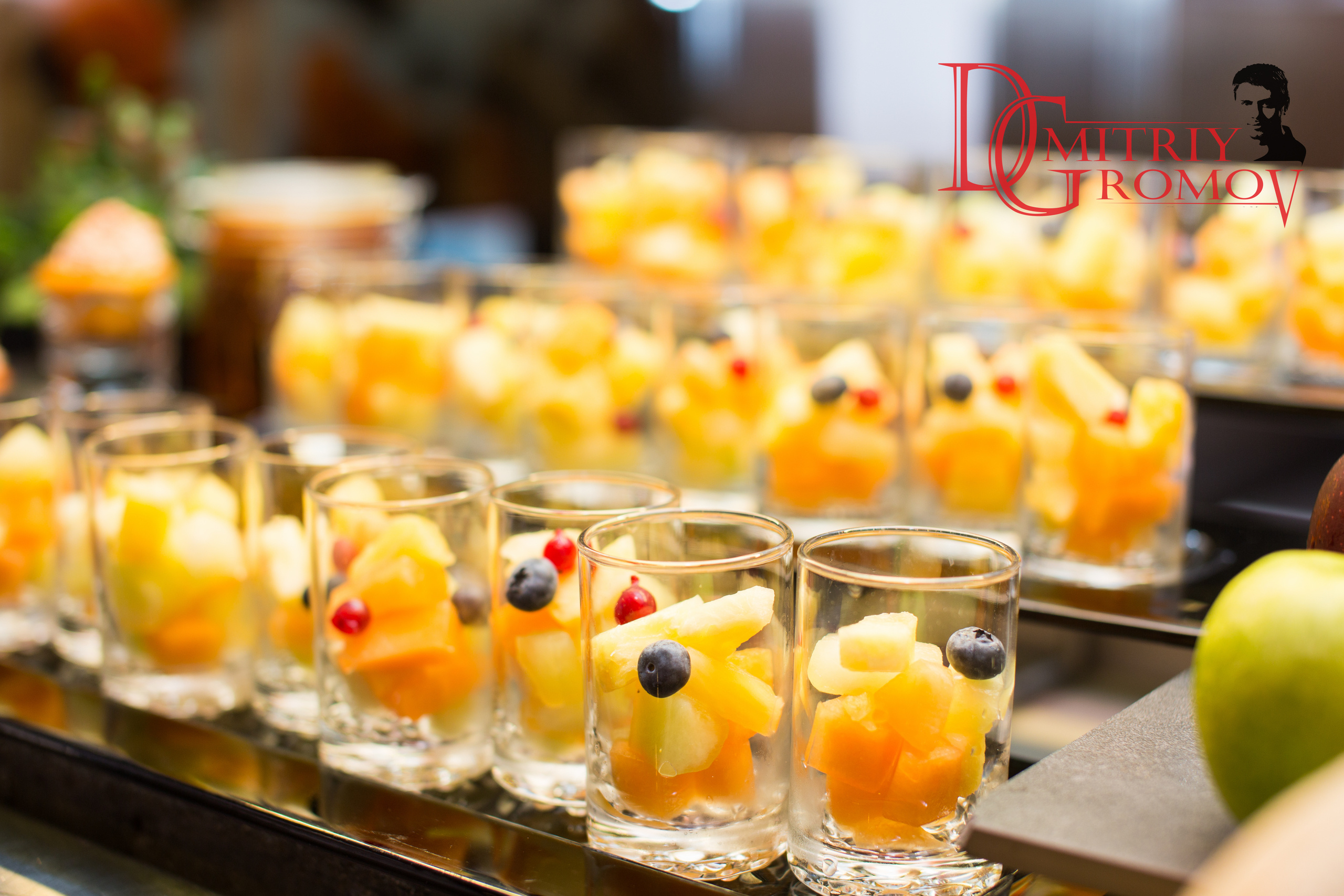 Network with Yasmine. Photographer in Dubai Dmitry Gromov