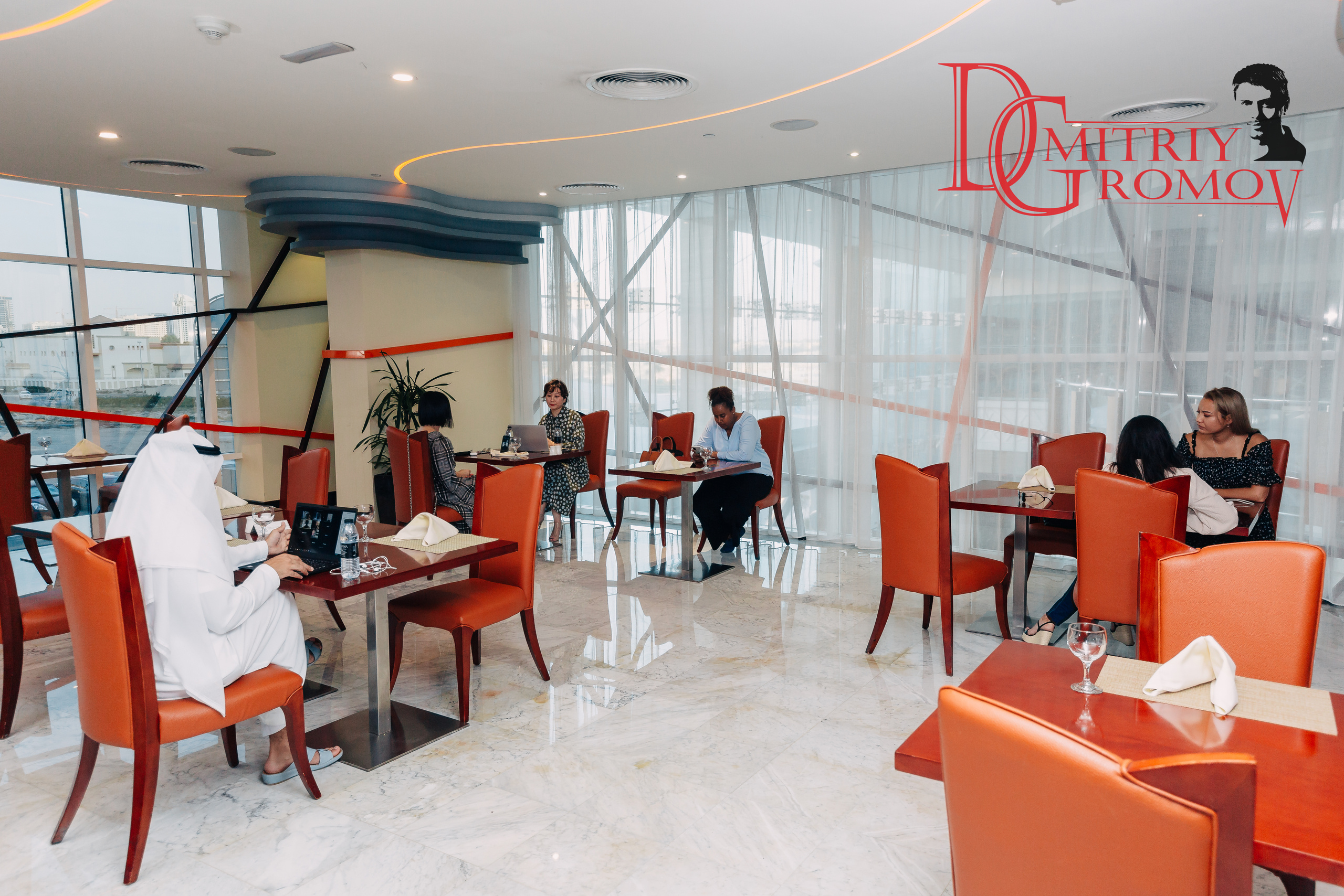 Network with Yasmine. Photographer in Dubai Dmitry Gromov